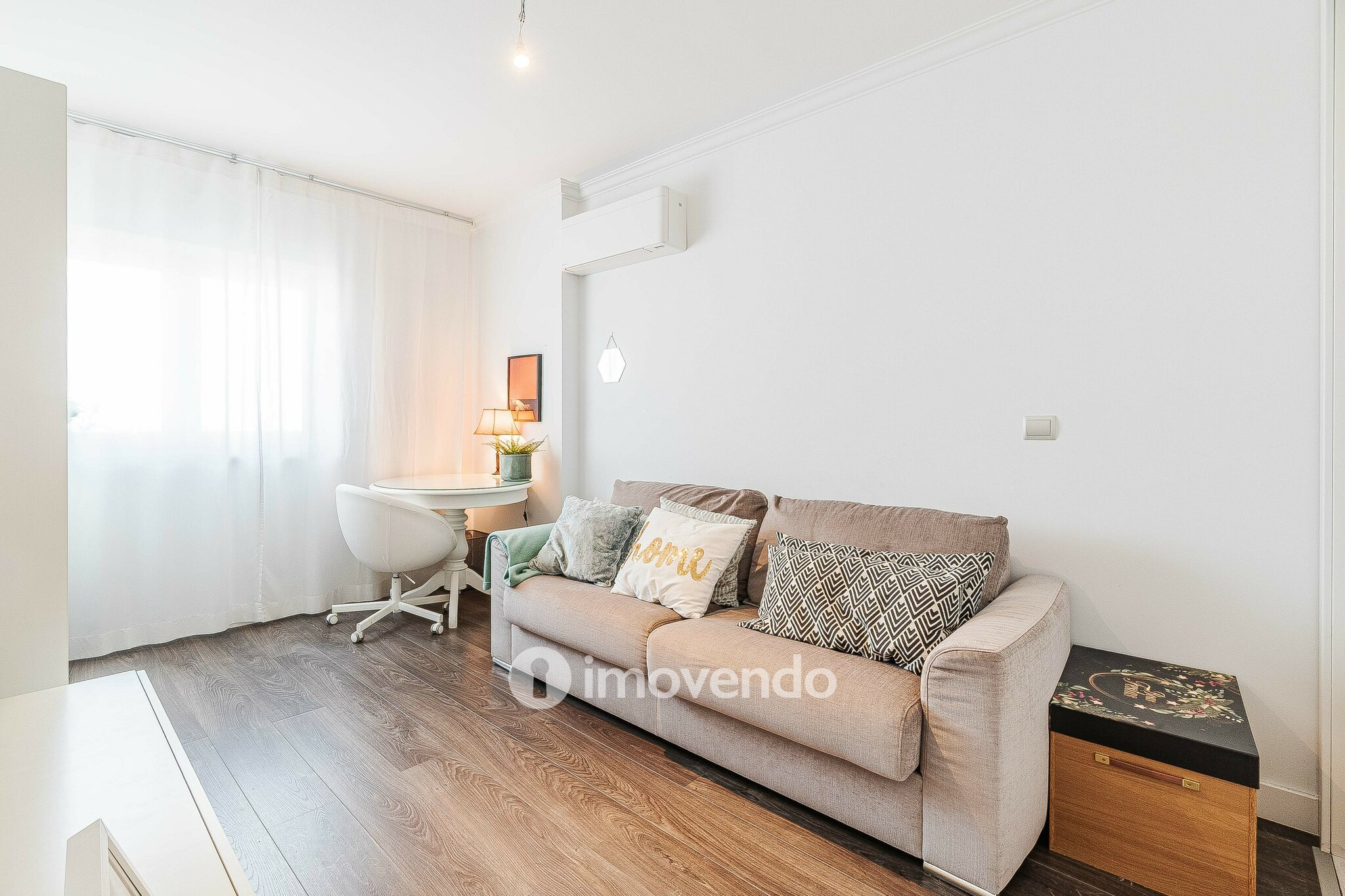 Apartamento T4, com estacionamento e vistas sobre o Tejo, em Sacavém