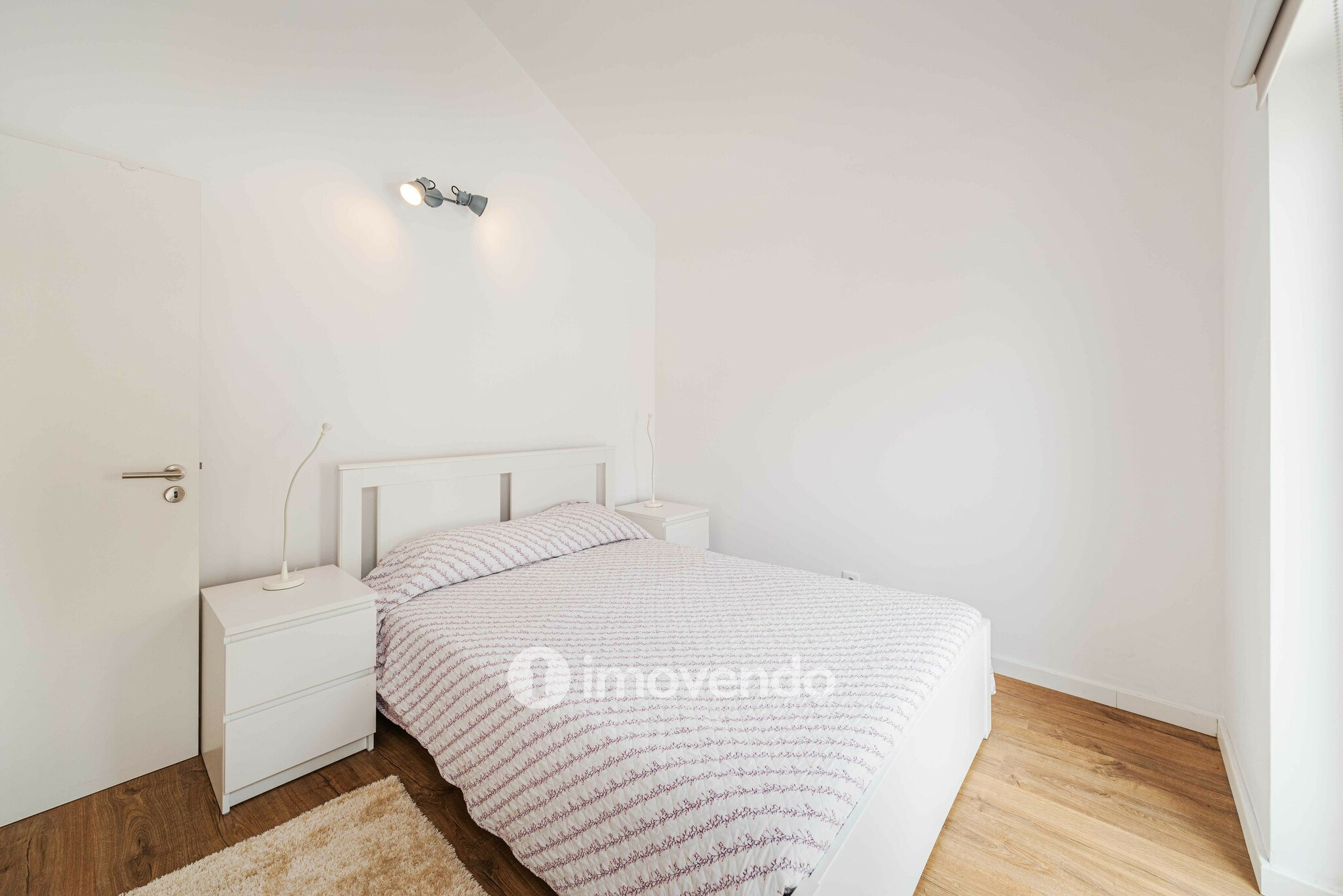 Apartamento T1 com terraço, a 1 km da praia, em Paço de Arcos