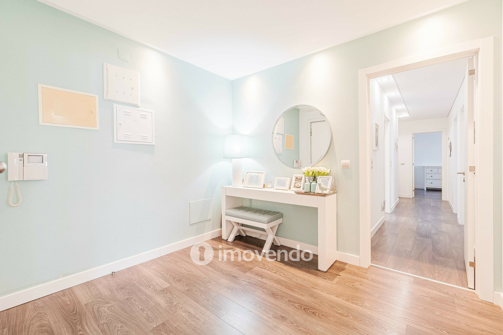 Apartamento T4, com estacionamento e vistas sobre o Tejo, em Sacavém