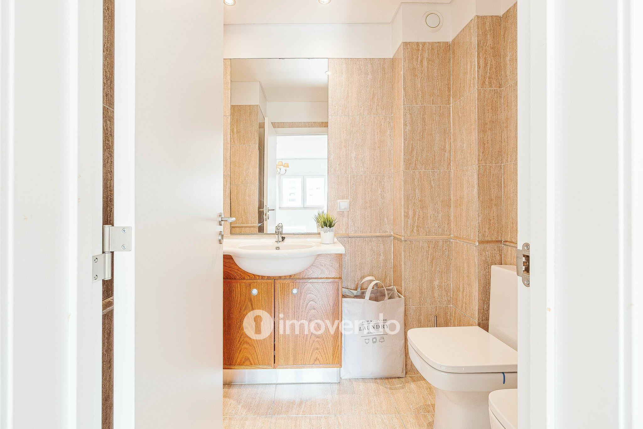 Apartamento T4, com estacionamento e vistas sobre o Tejo, em Sacavém