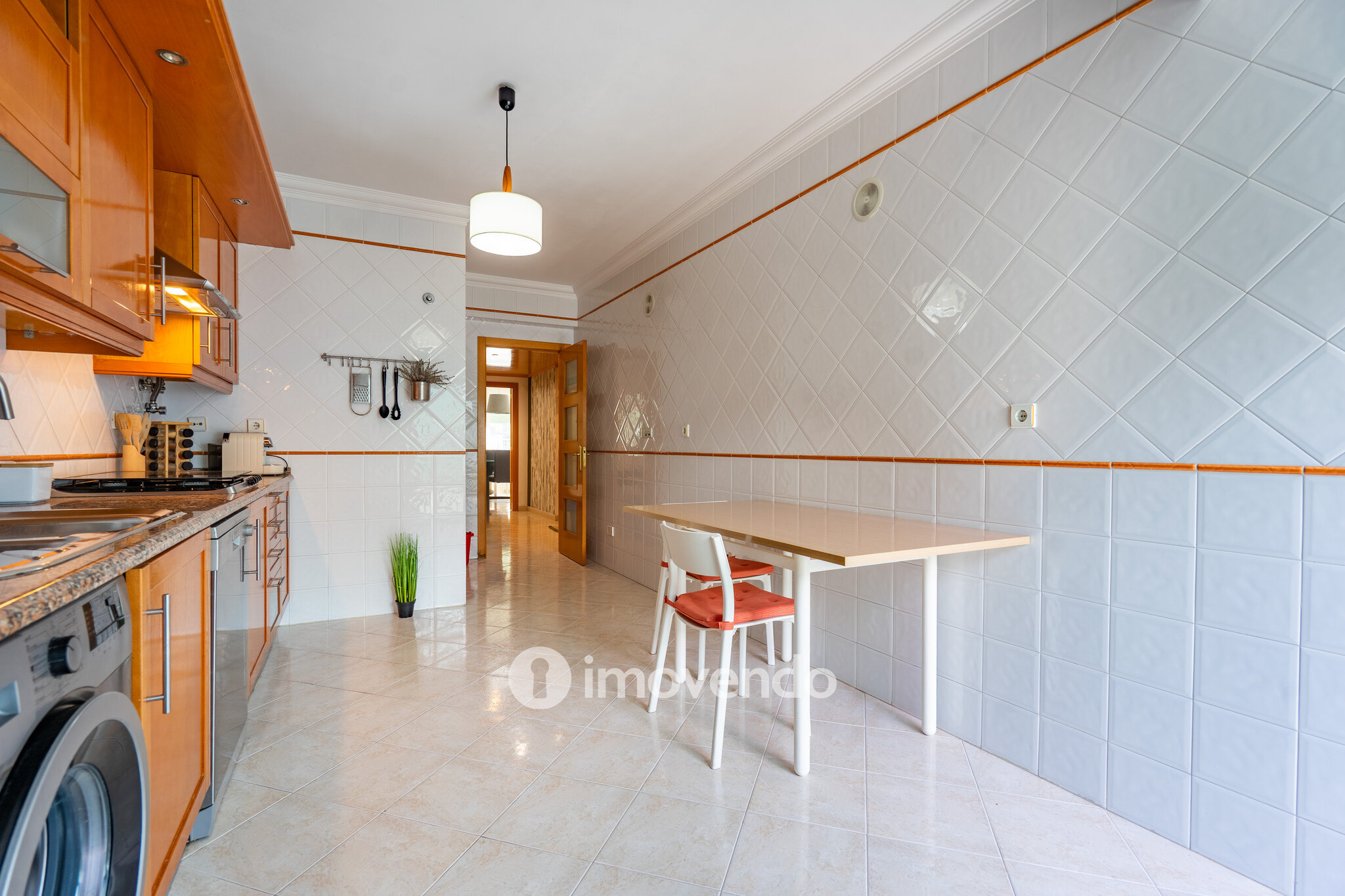 Apartamento T2 com estacionamento e terraço, em Vialonga
