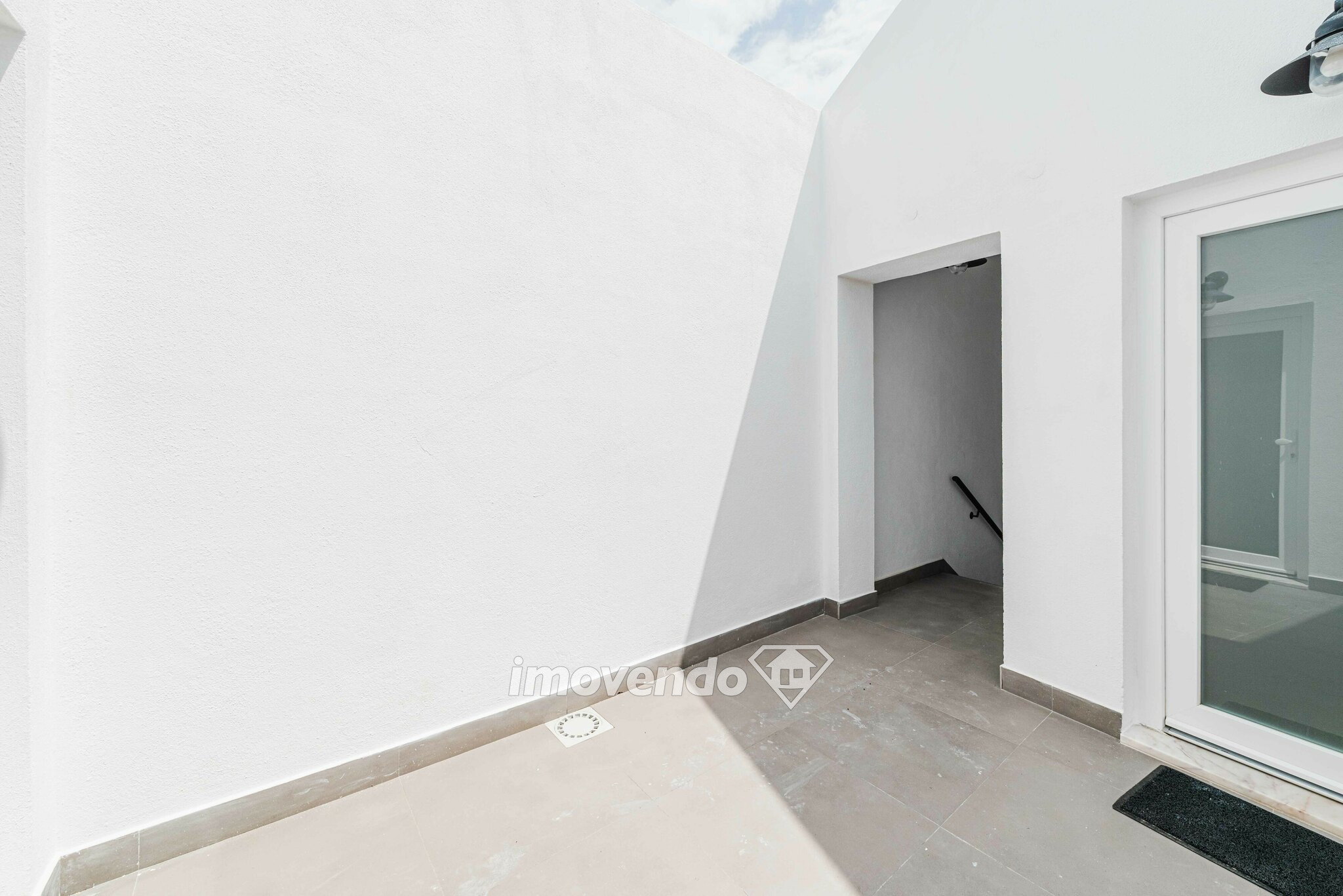 Apartamento T1 novo, a 1 km da praia, em Paço de Arcos