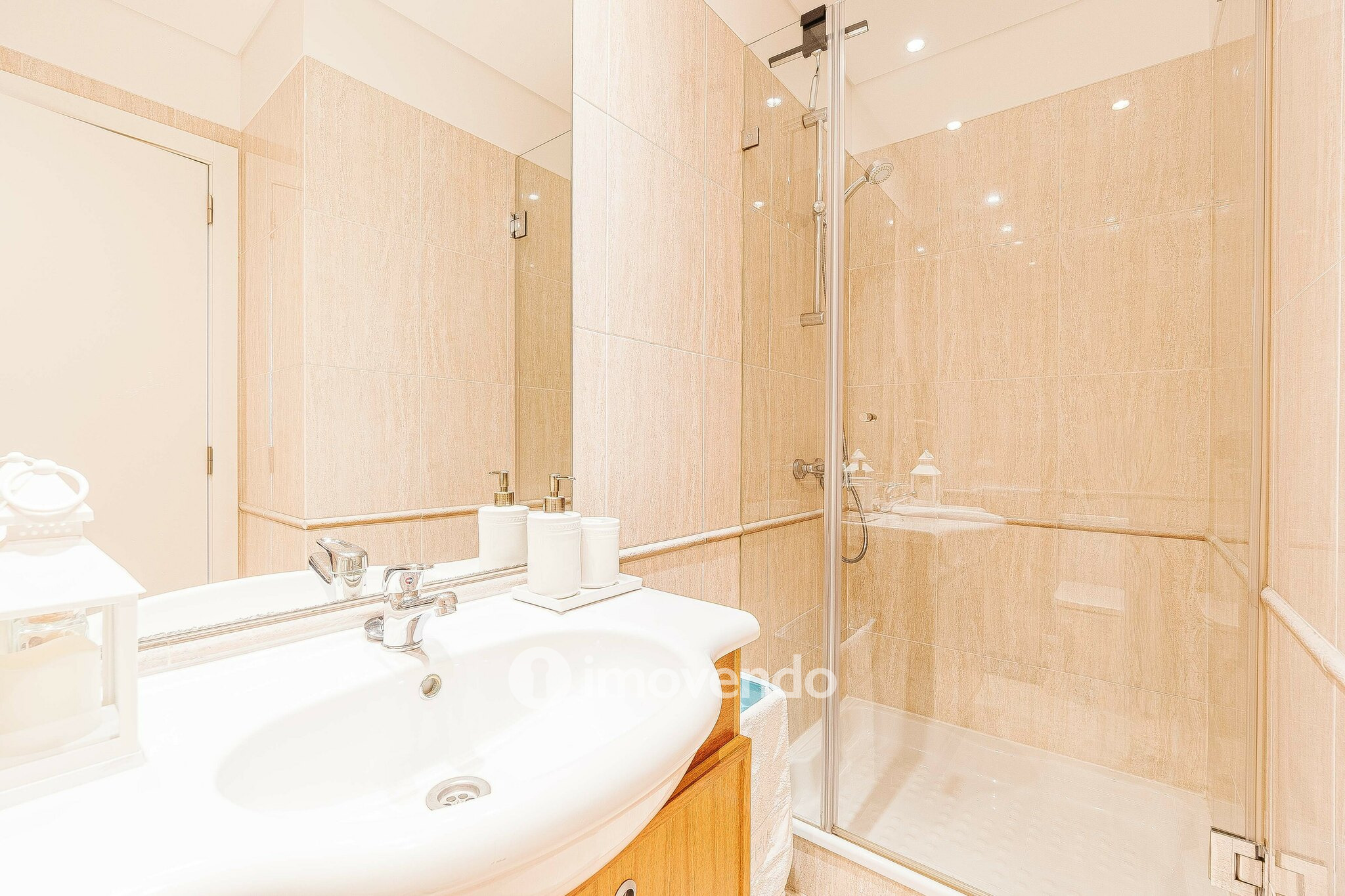 Apartamento T4, com estacionamento e vistas sobre o Tejo, em Sacavém