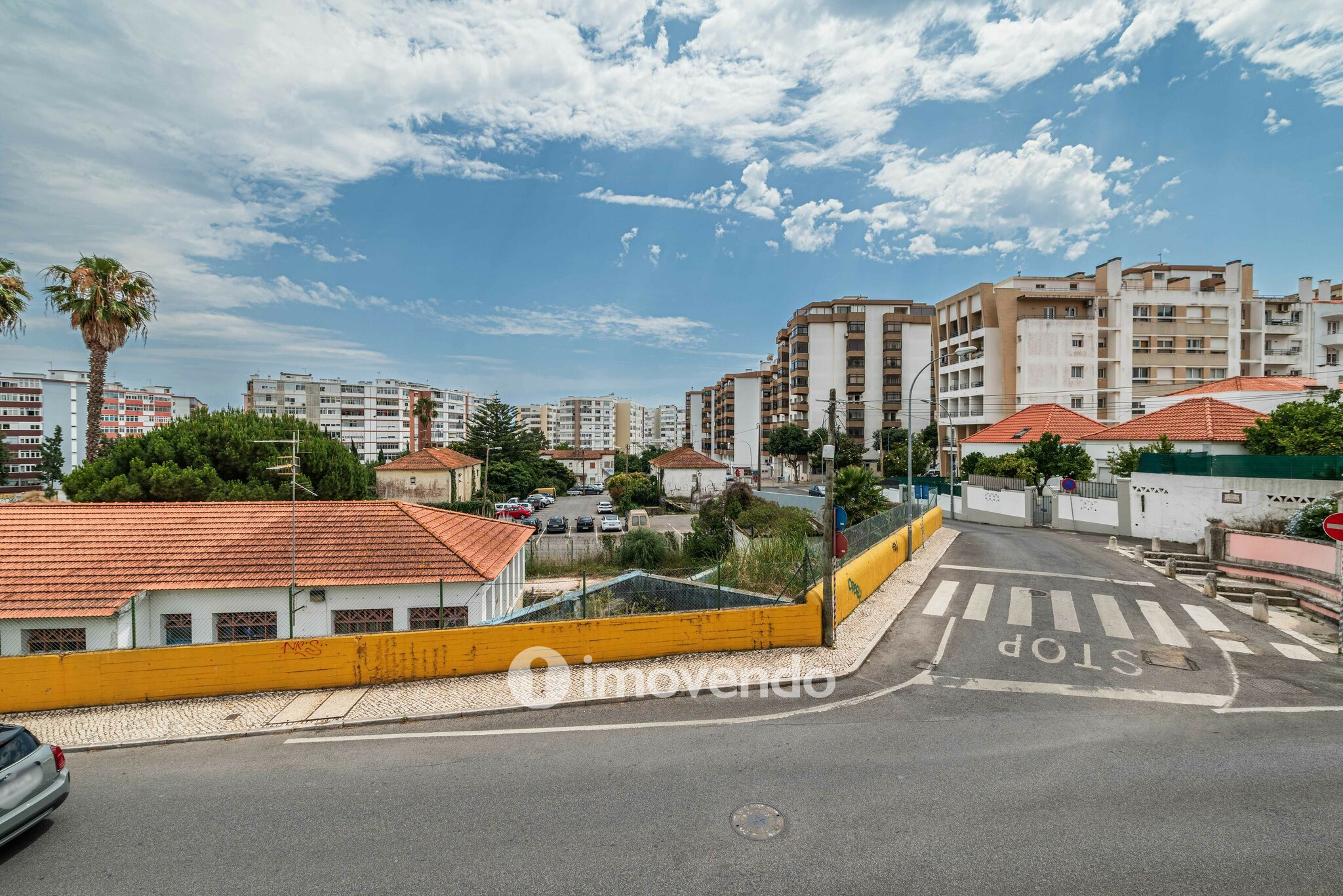Apartamento T1 com terraço, a 1 km da praia, em Paço de Arcos