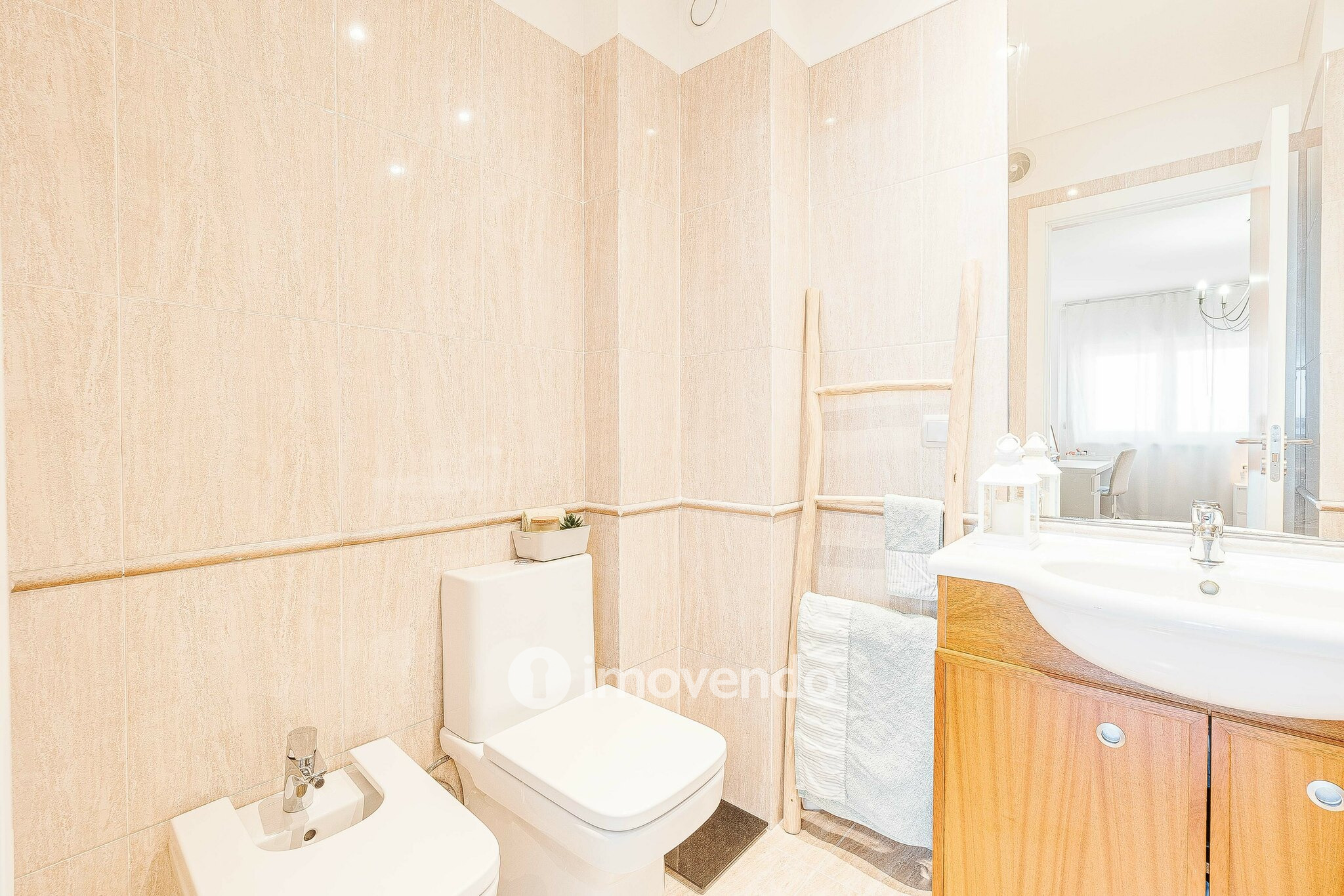 Apartamento T4, com estacionamento e vistas sobre o Tejo, em Sacavém