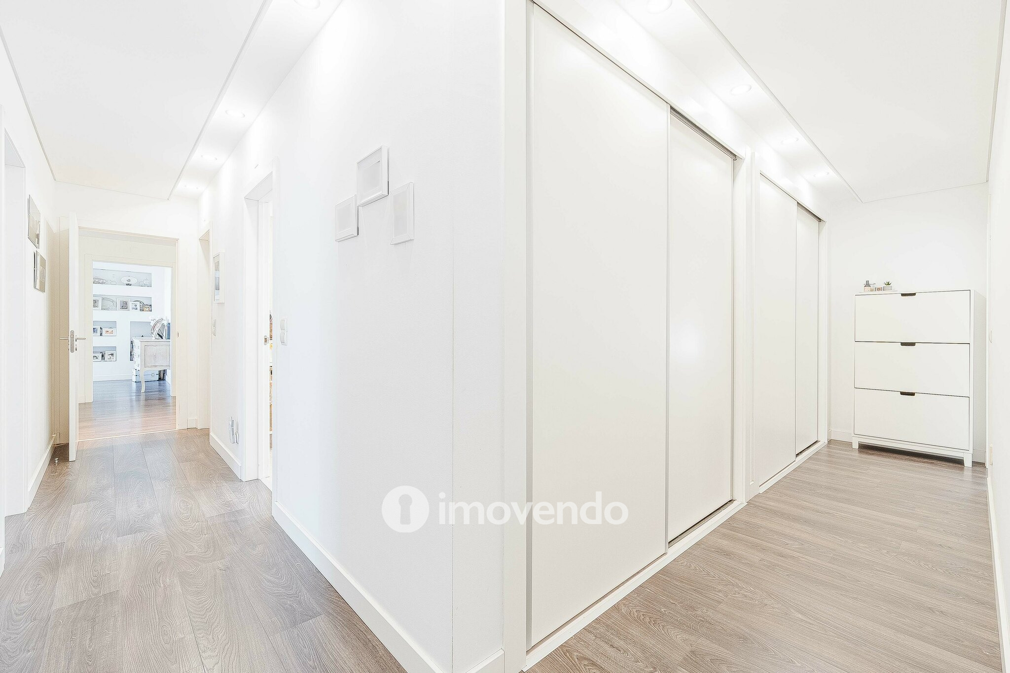 Apartamento T4, com estacionamento e vistas sobre o Tejo, em Sacavém