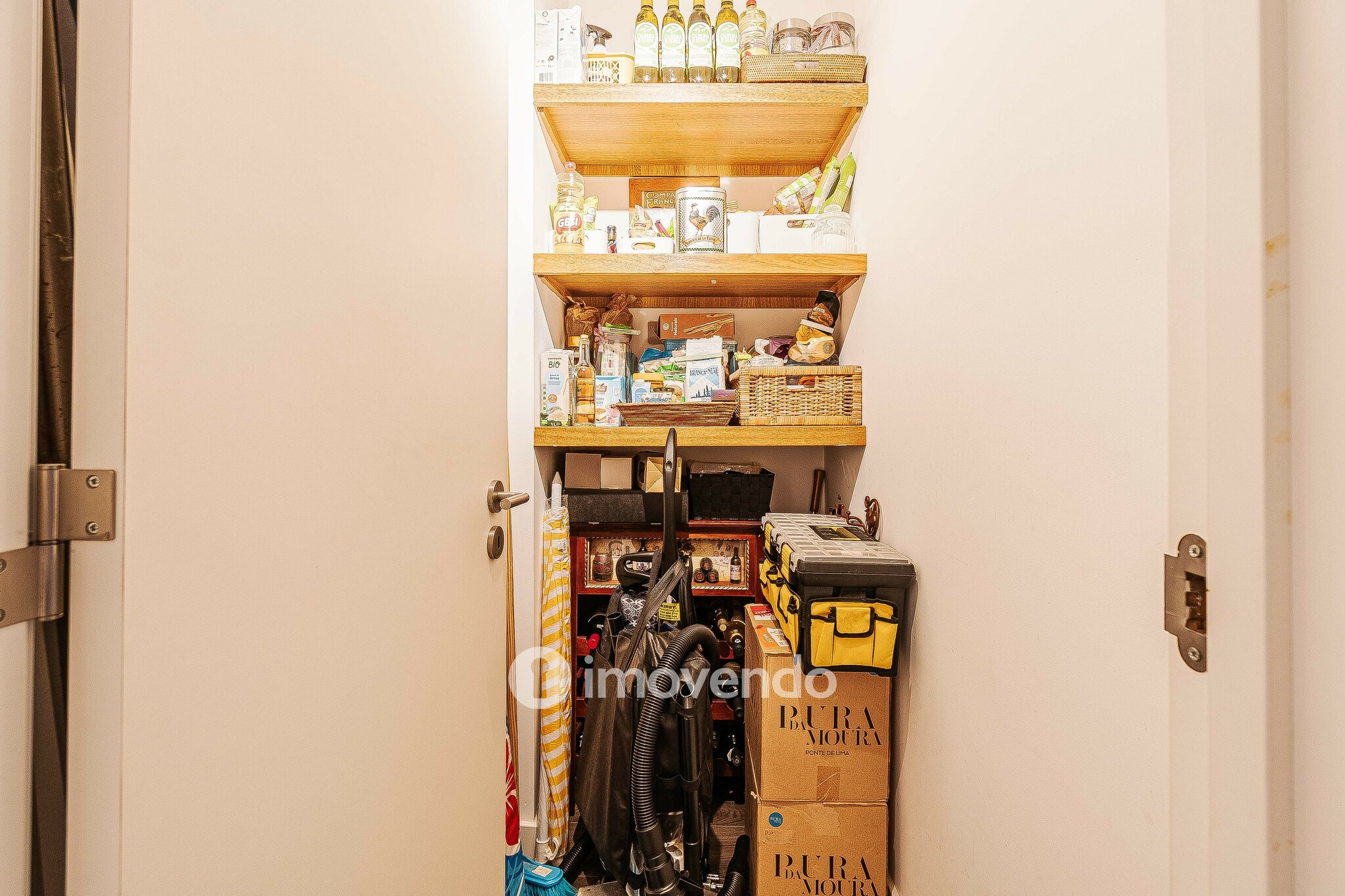 Apartamento T4, com estacionamento e vistas sobre o Tejo, em Sacavém