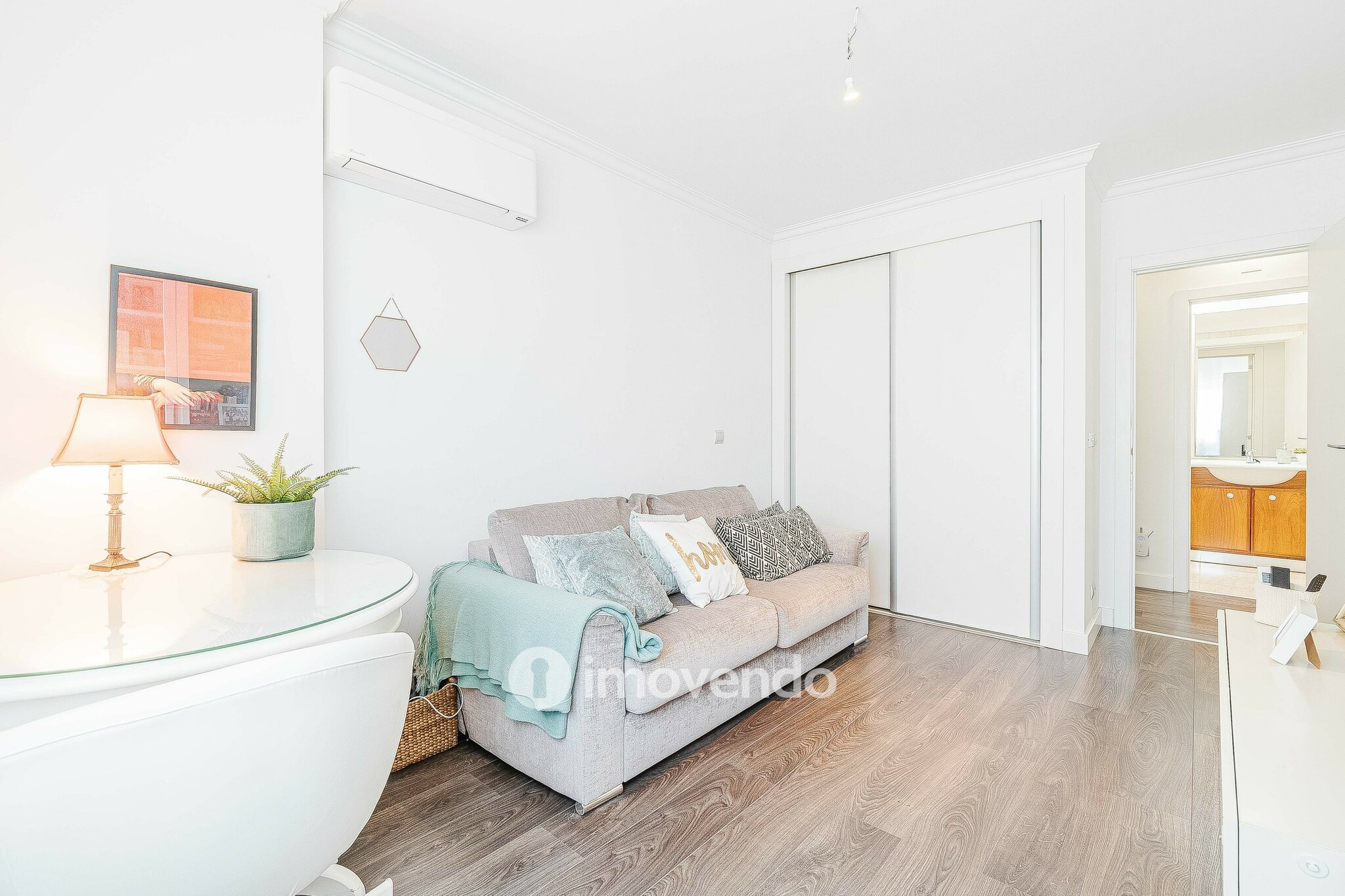 Apartamento T4, com estacionamento e vistas sobre o Tejo, em Sacavém