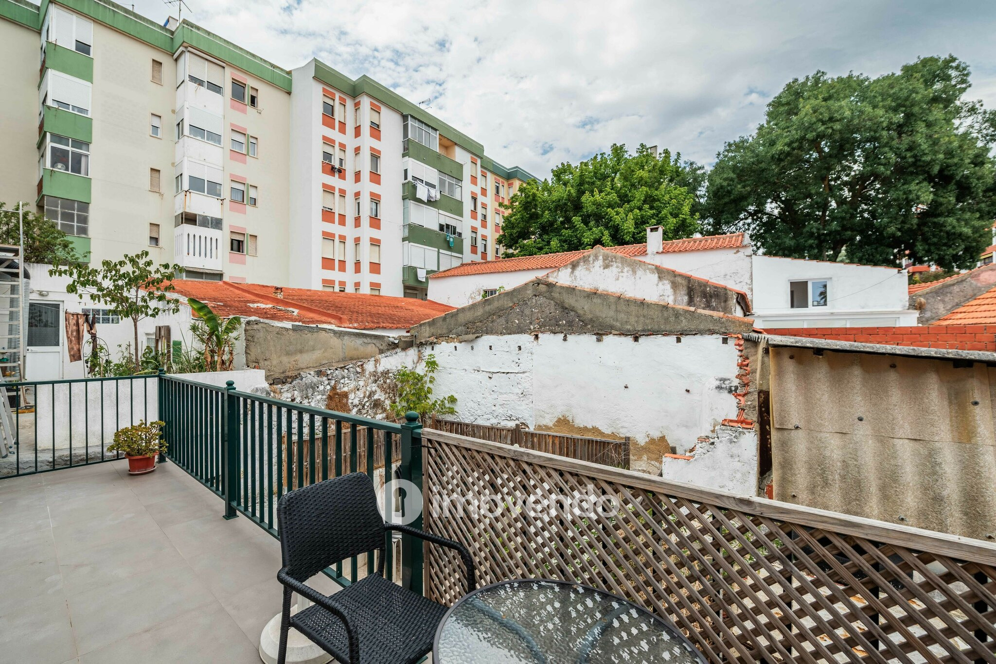 Apartamento T1 com terraço, a 1 km da praia, em Paço de Arcos