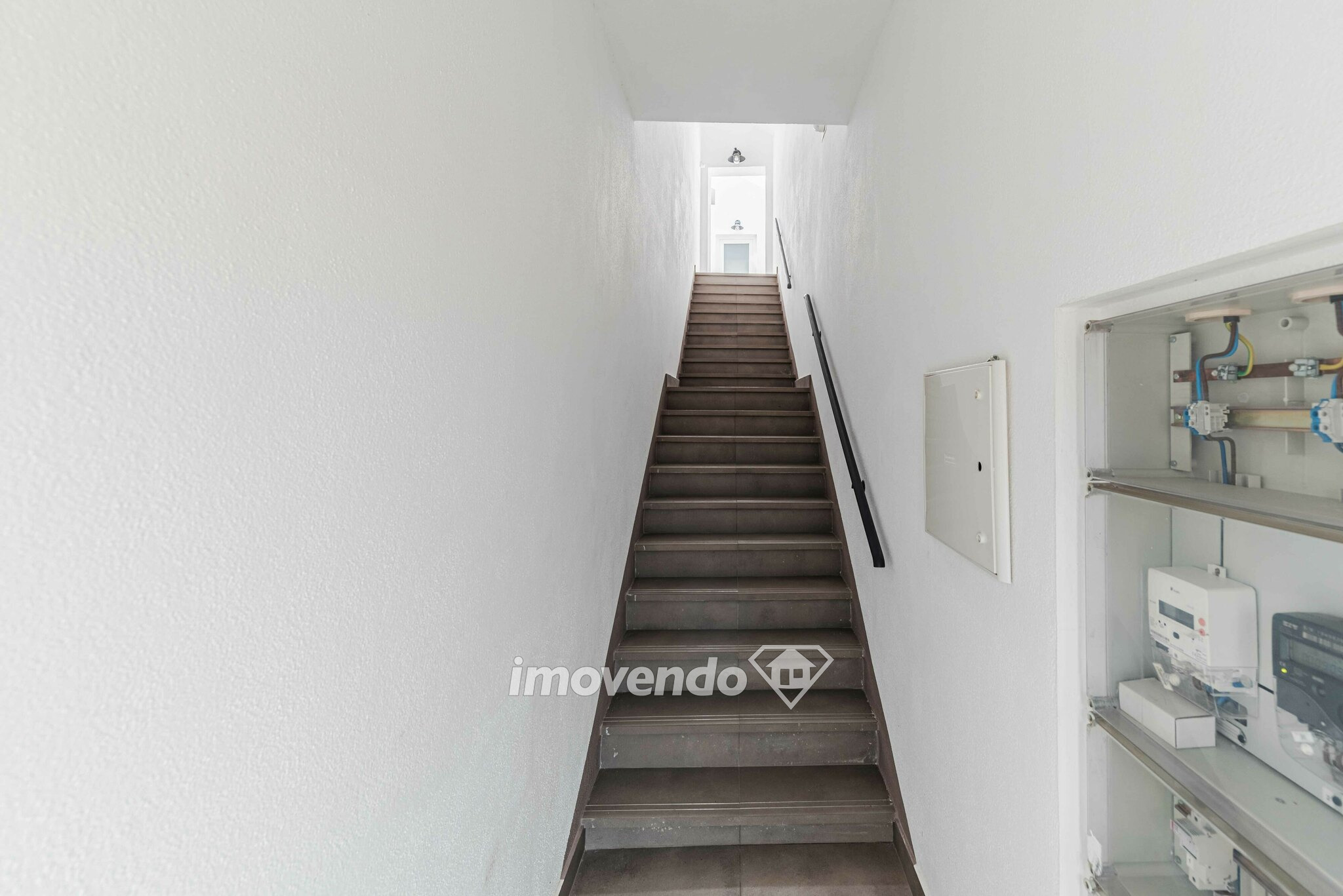 Apartamento T1 novo, a 1 km da praia, em Paço de Arcos