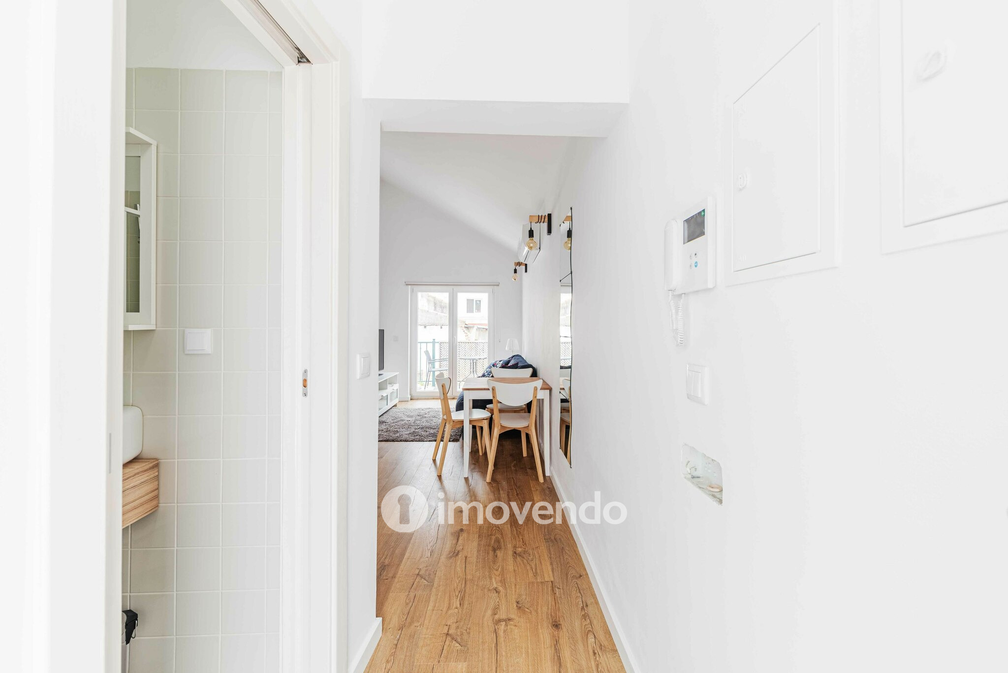 Apartamento T1 com terraço, a 1 km da praia, em Paço de Arcos