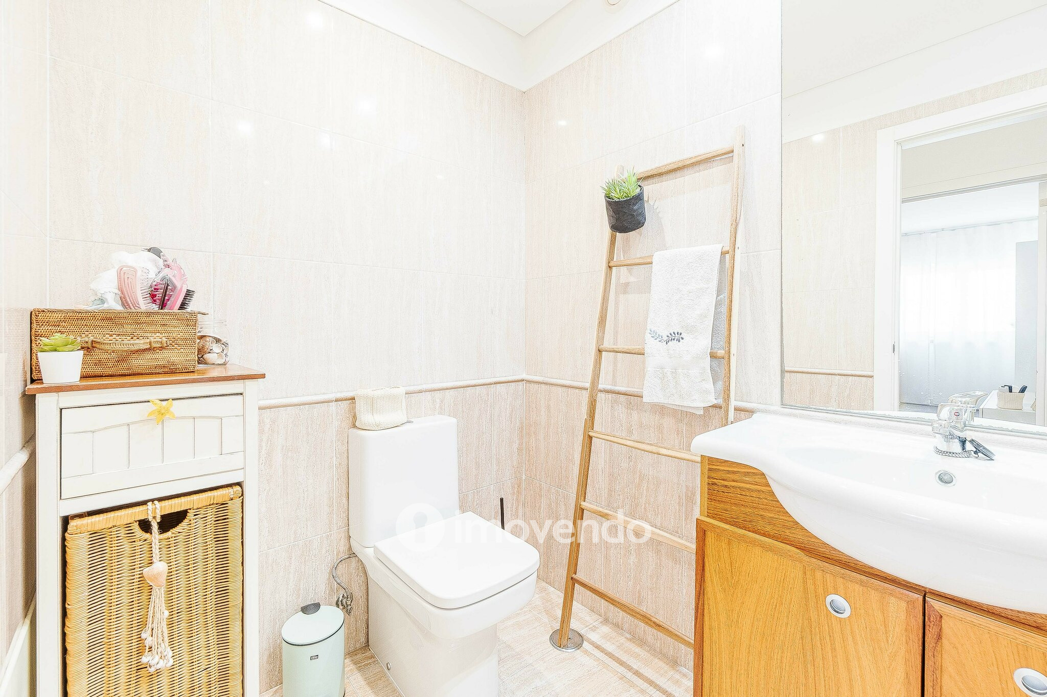 Apartamento T4, com estacionamento e vistas sobre o Tejo, em Sacavém