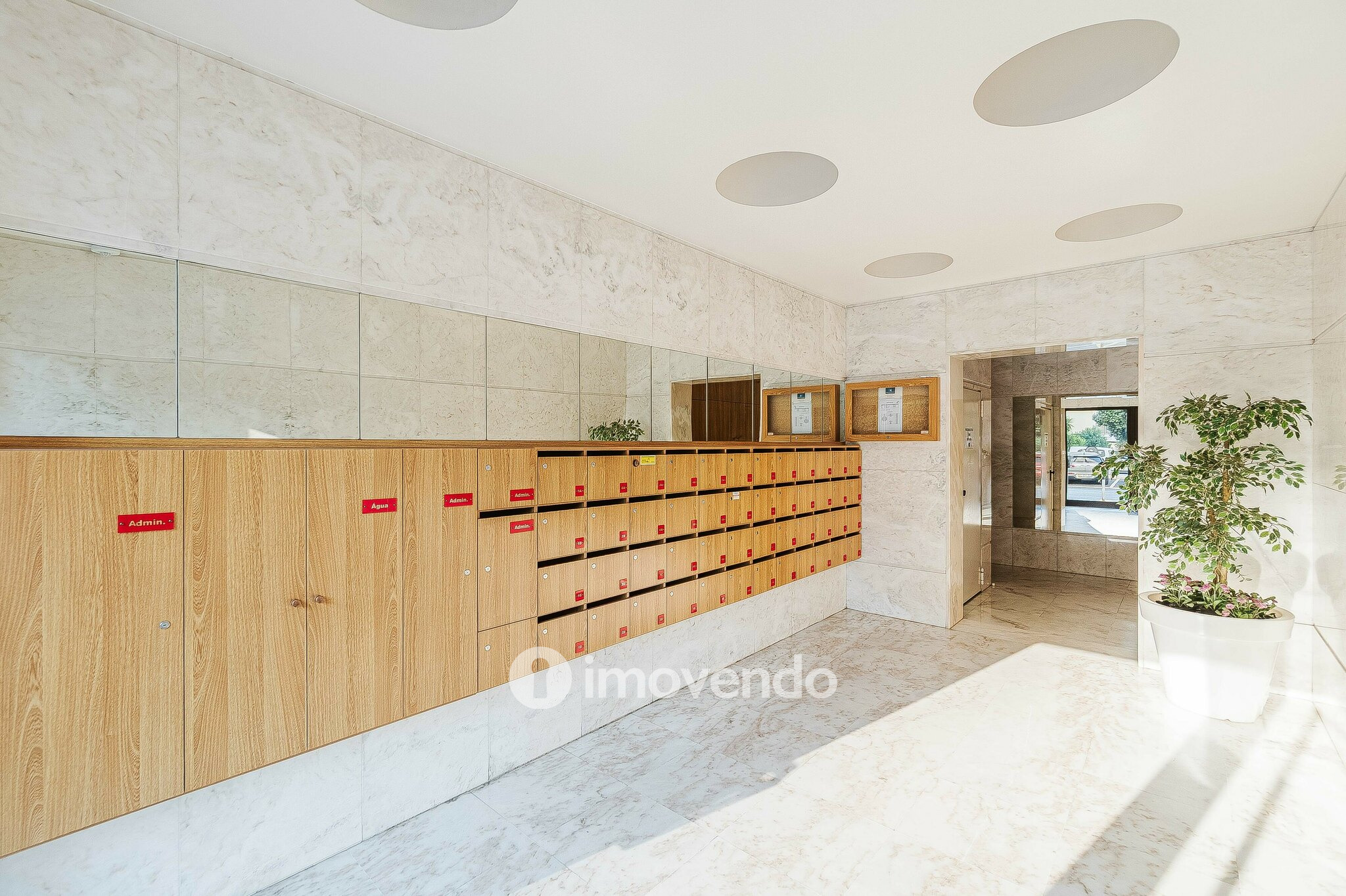 Apartamento T4, com estacionamento e vistas sobre o Tejo, em Sacavém