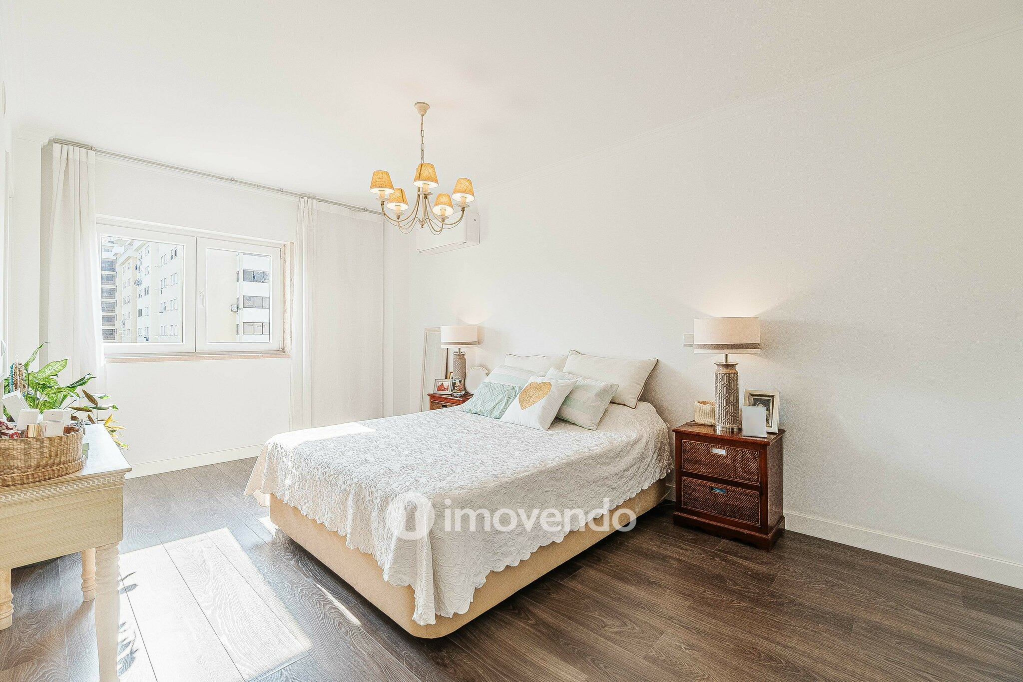 Apartamento T4, com estacionamento e vistas sobre o Tejo, em Sacavém