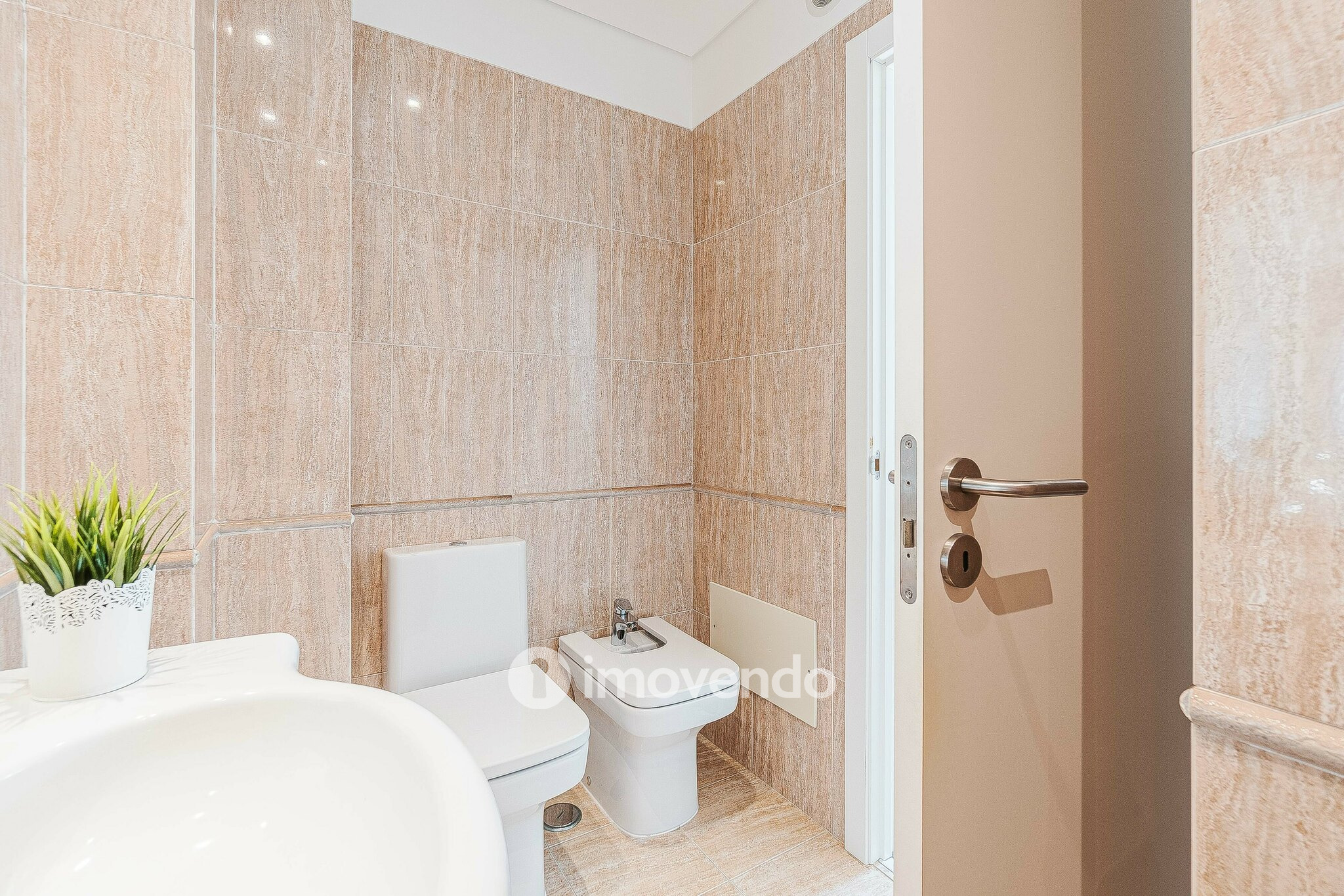 Apartamento T4, com estacionamento e vistas sobre o Tejo, em Sacavém