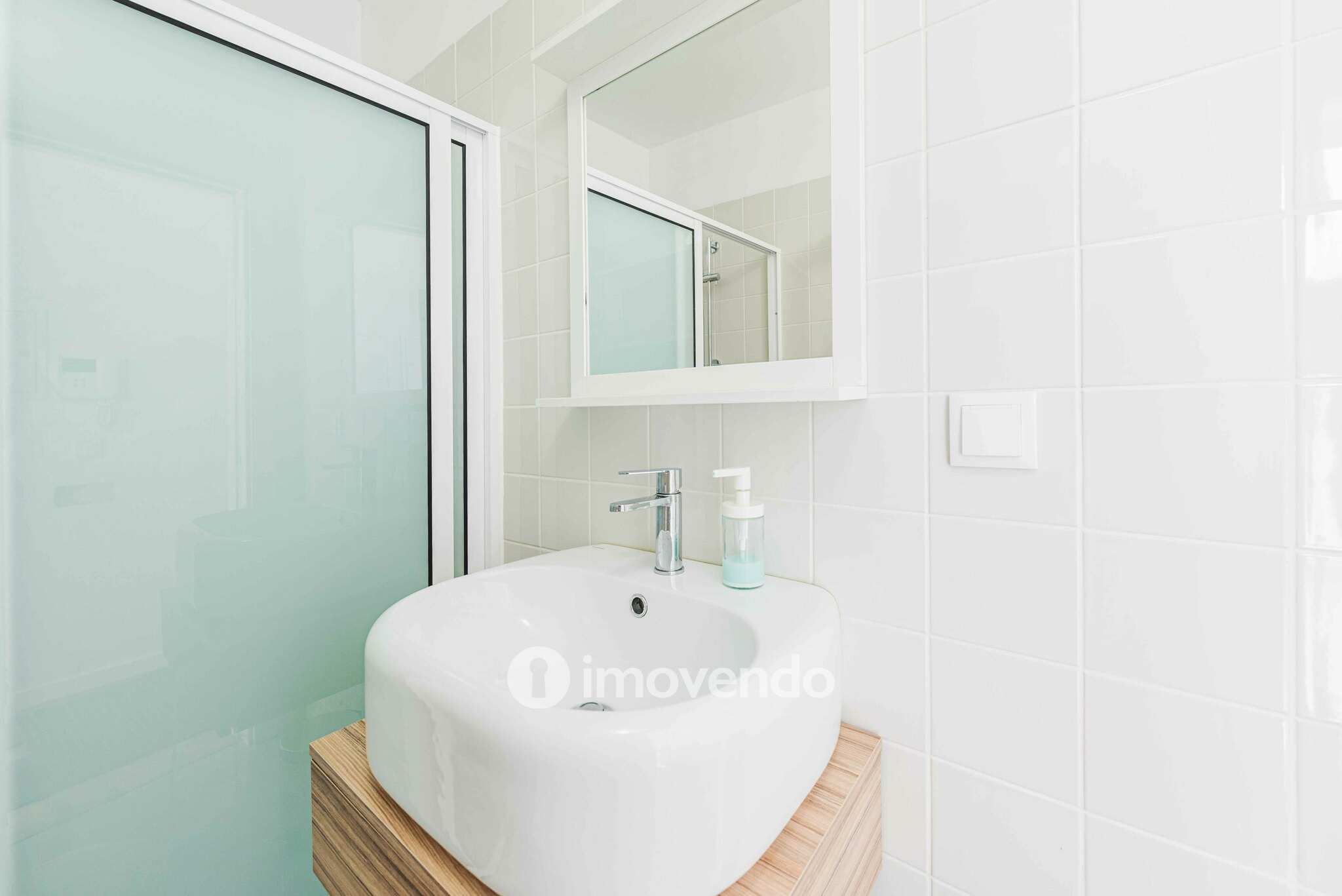 Apartamento T1 com terraço, a 1 km da praia, em Paço de Arcos