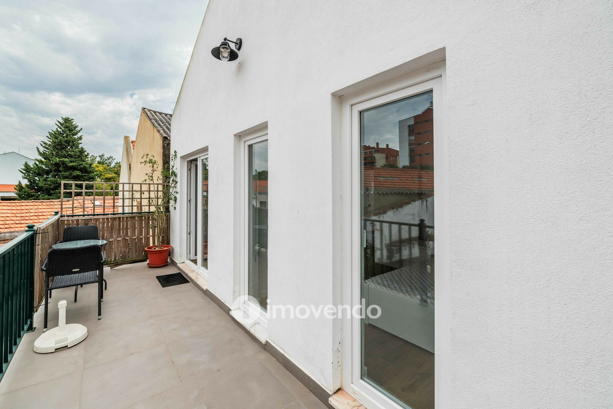 Apartamento T1 com terraço, a 1 km da praia, em Paço de Arcos