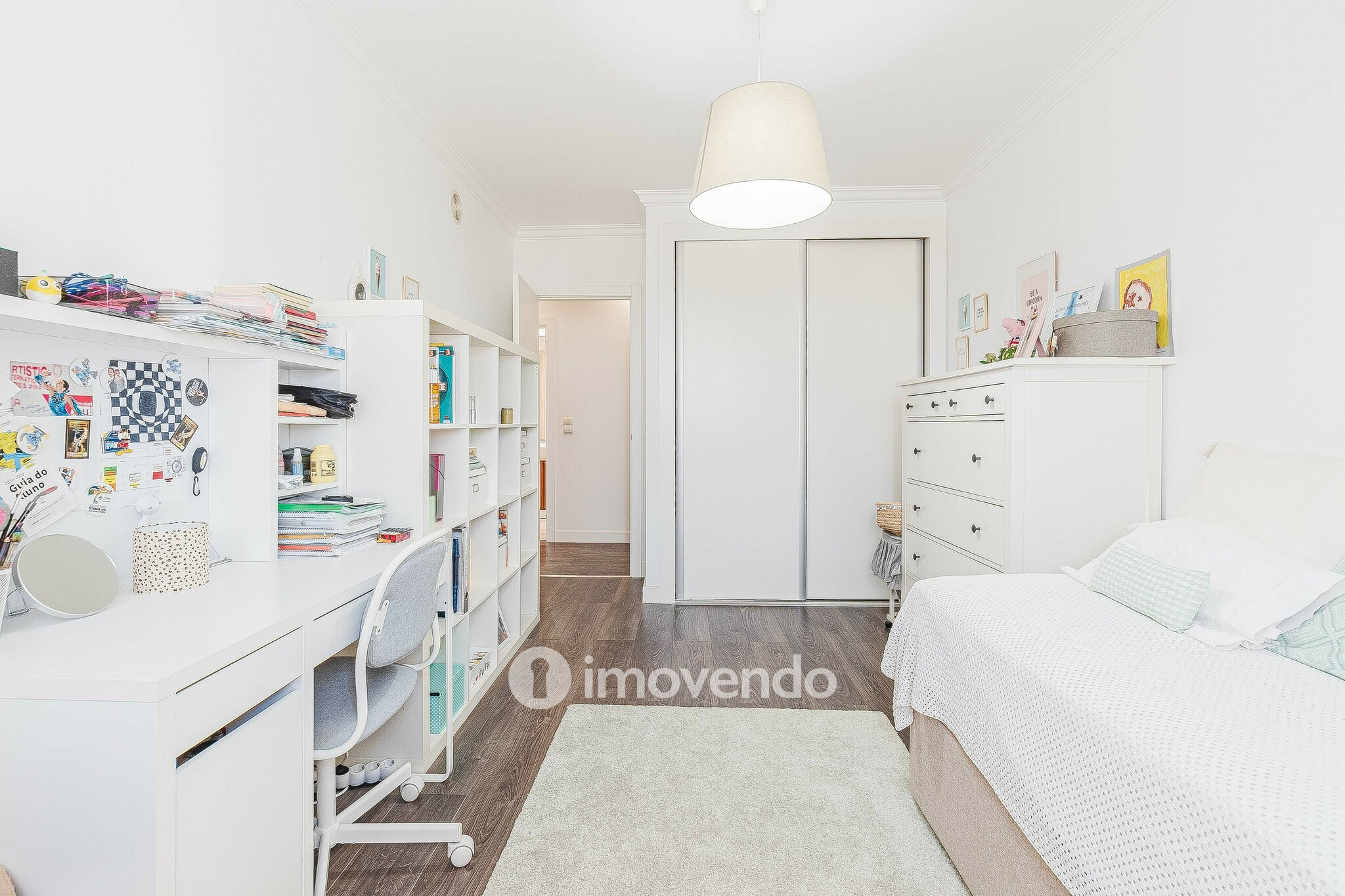 Apartamento T4, com estacionamento e vistas sobre o Tejo, em Sacavém