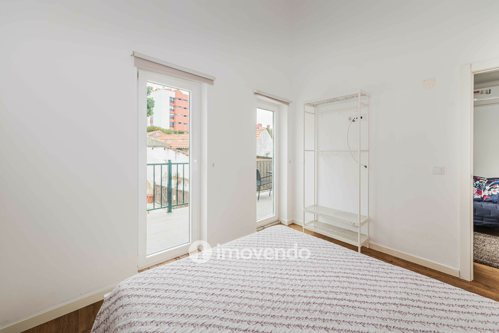 Apartamento T1 com terraço, a 1 km da praia, em Paço de Arcos