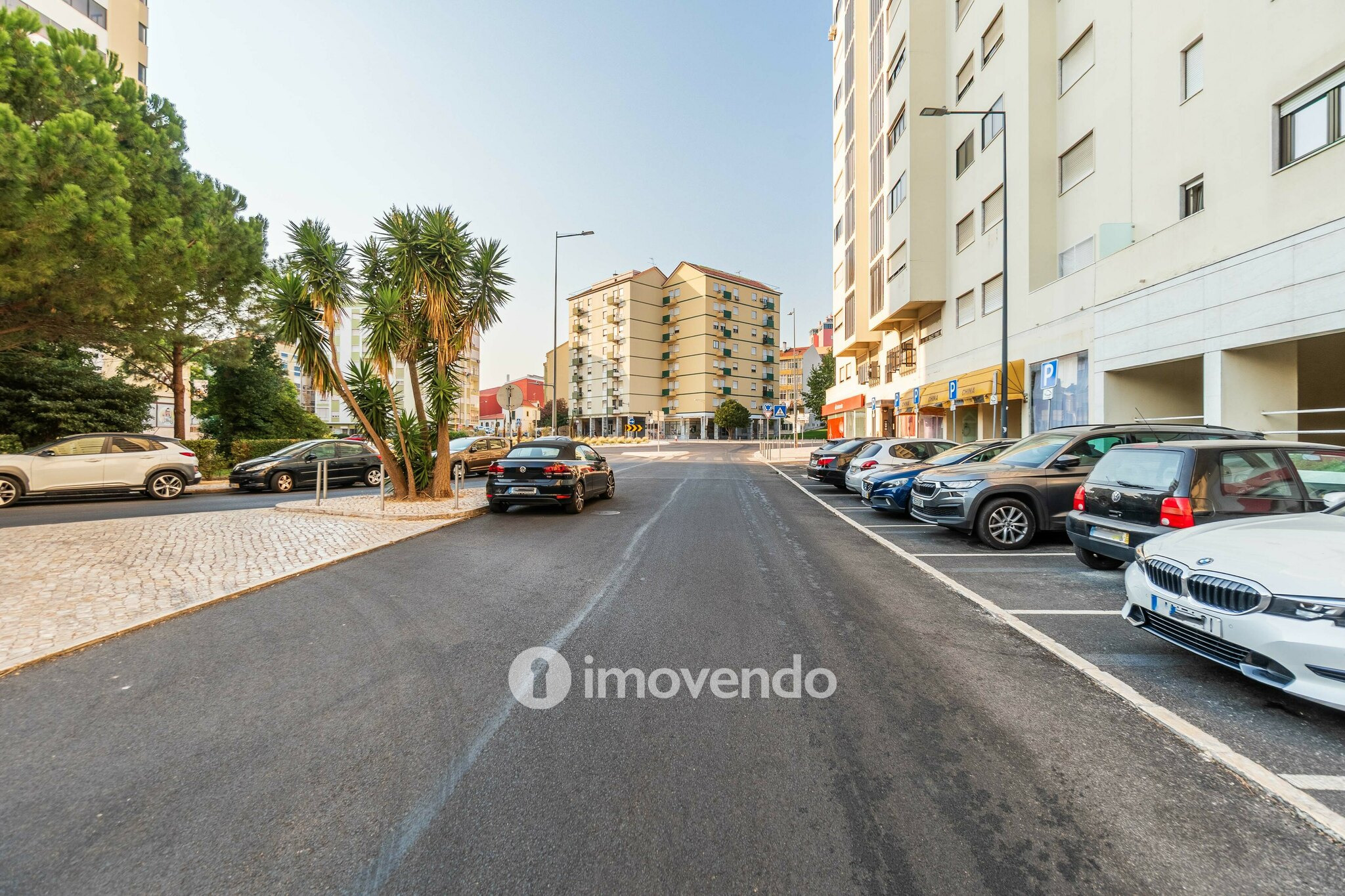 Apartamento T4, com estacionamento e vistas sobre o Tejo, em Sacavém