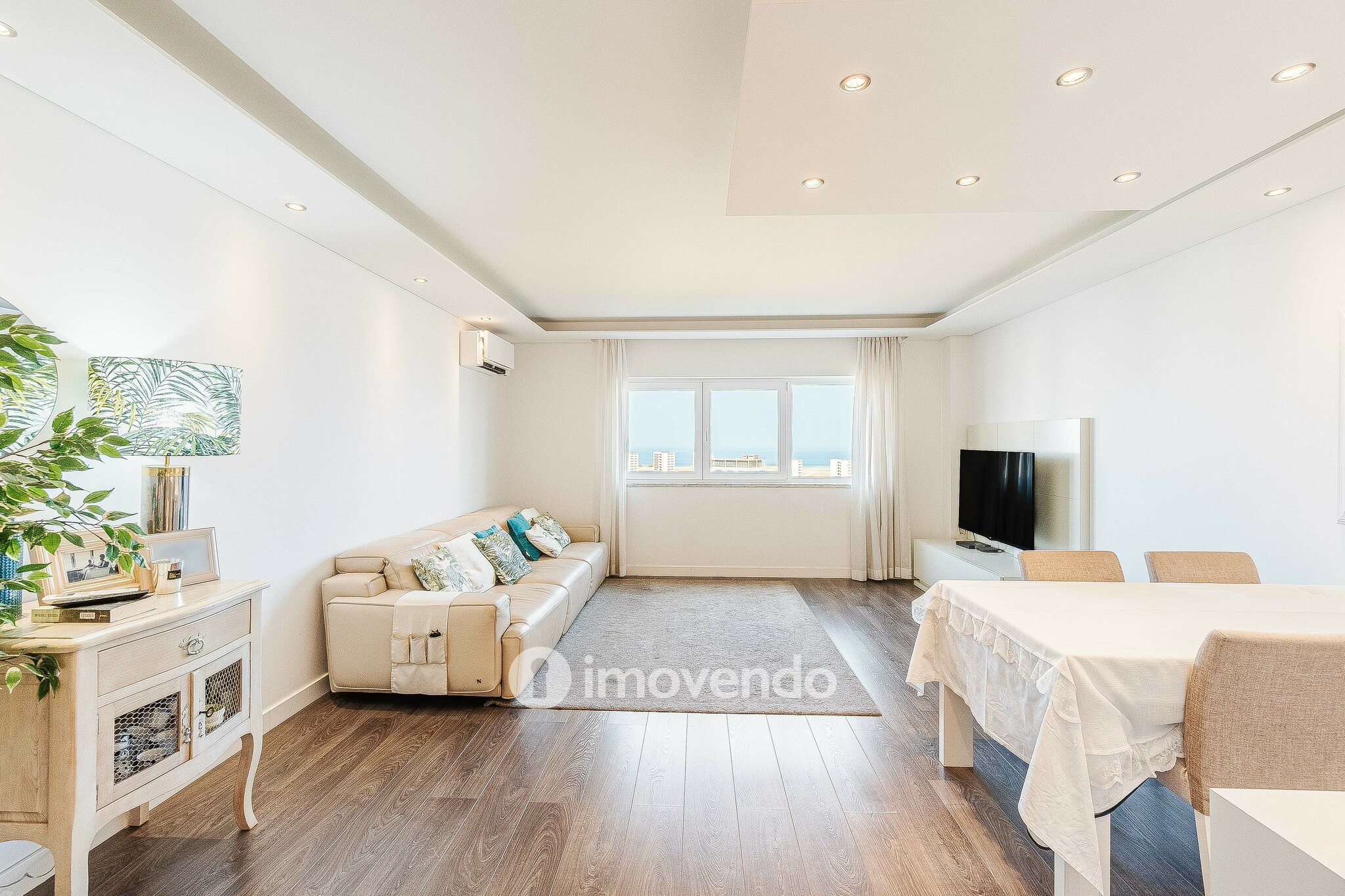 Apartamento T4, com estacionamento e vistas sobre o Tejo, em Sacavém