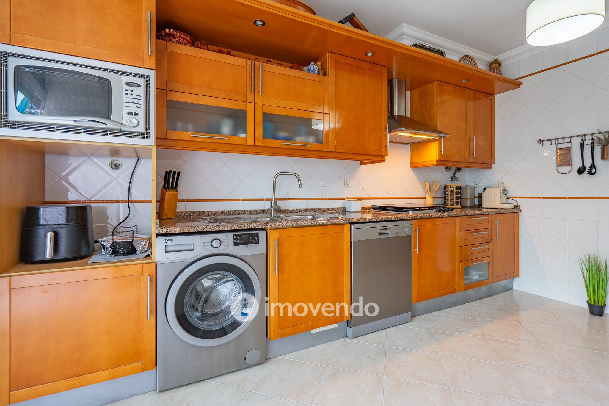 Apartamento T2 com estacionamento e terraço, em Vialonga