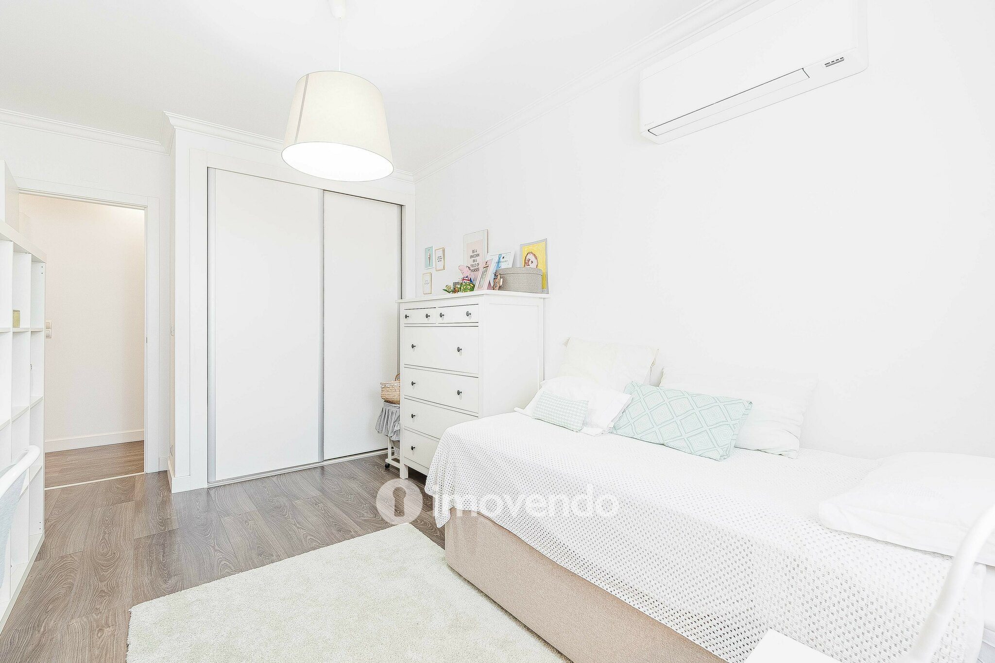 Apartamento T4, com estacionamento e vistas sobre o Tejo, em Sacavém