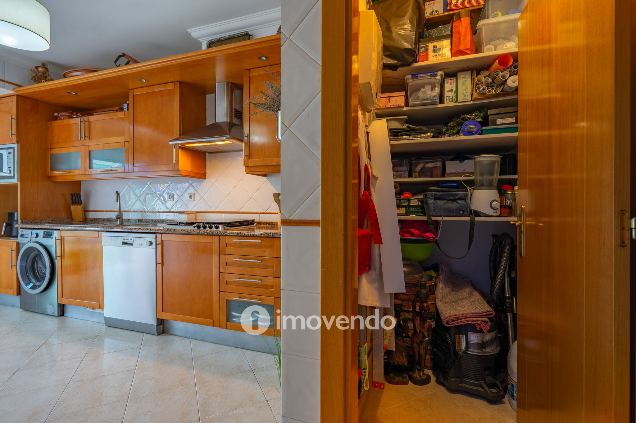 Apartamento T2 com estacionamento e terraço, em Vialonga