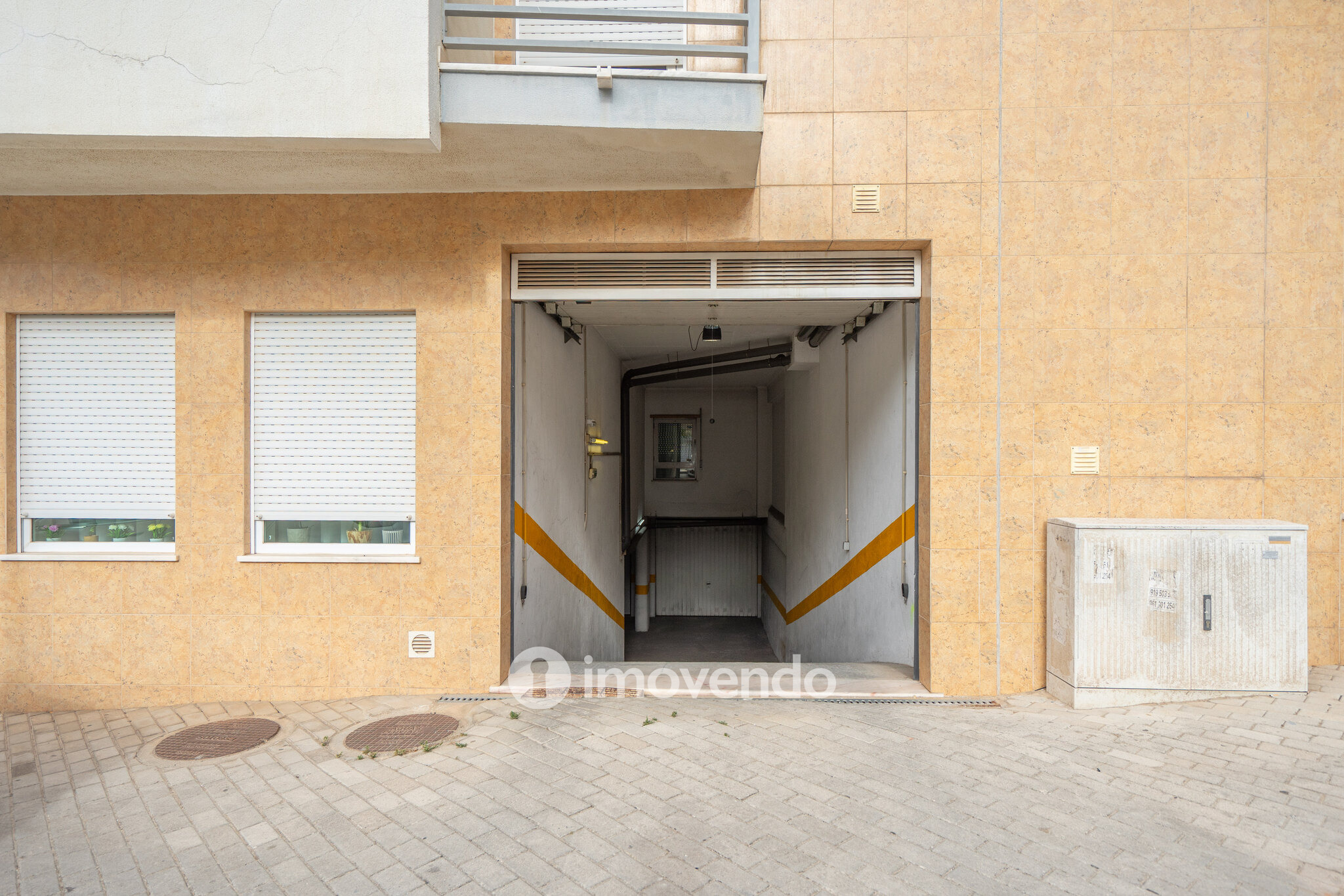 Apartamento T2 com estacionamento e terraço, em Vialonga