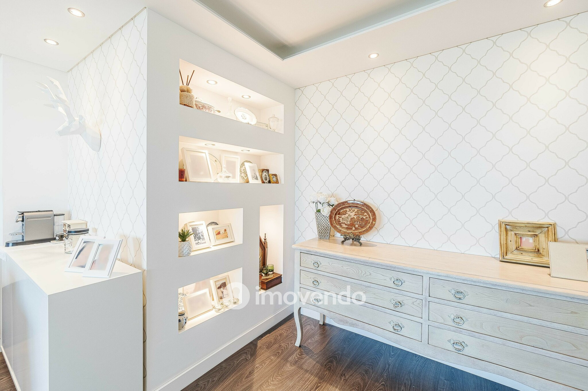 Apartamento T4, com estacionamento e vistas sobre o Tejo, em Sacavém