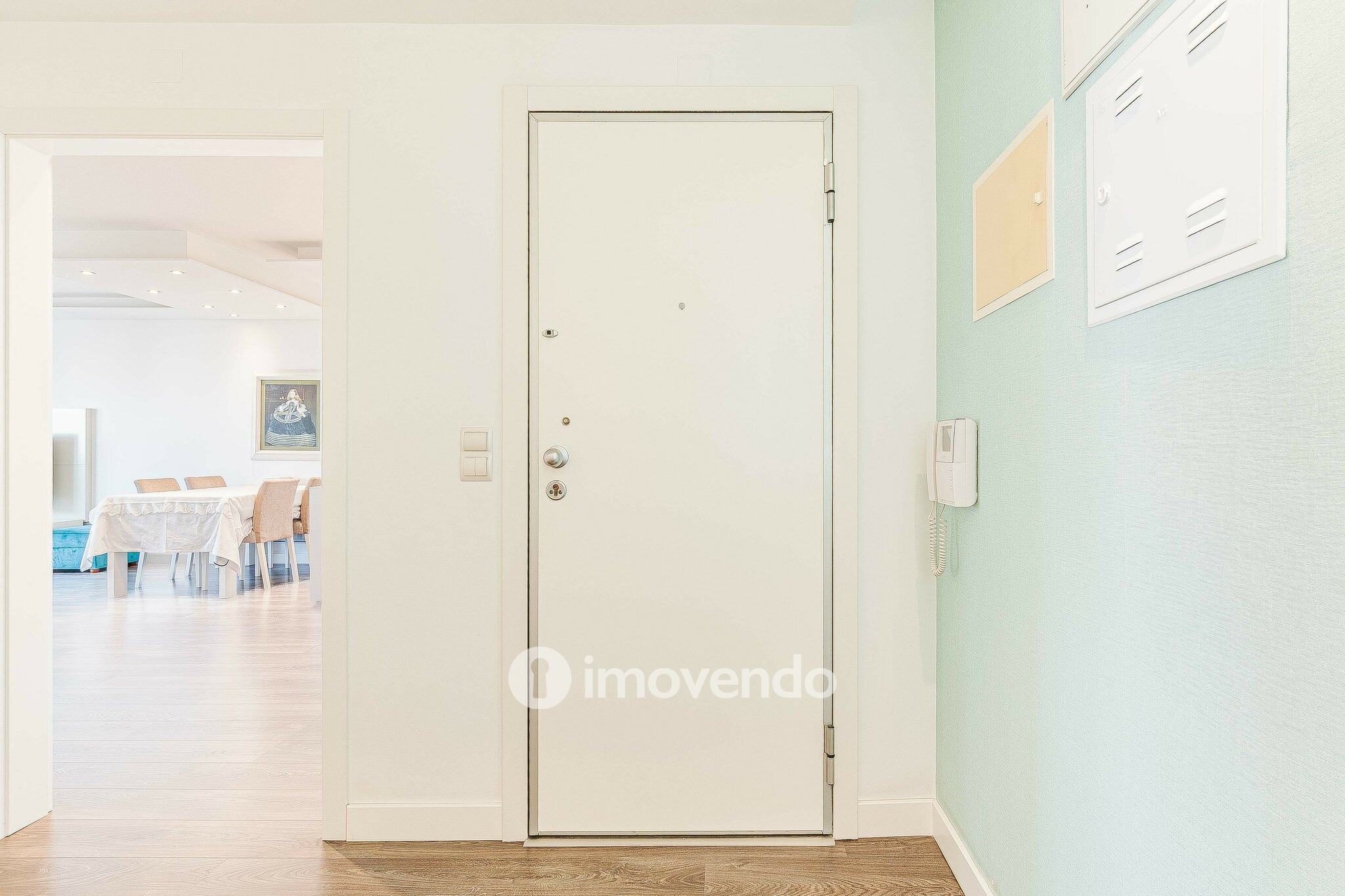 Apartamento T4, com estacionamento e vistas sobre o Tejo, em Sacavém