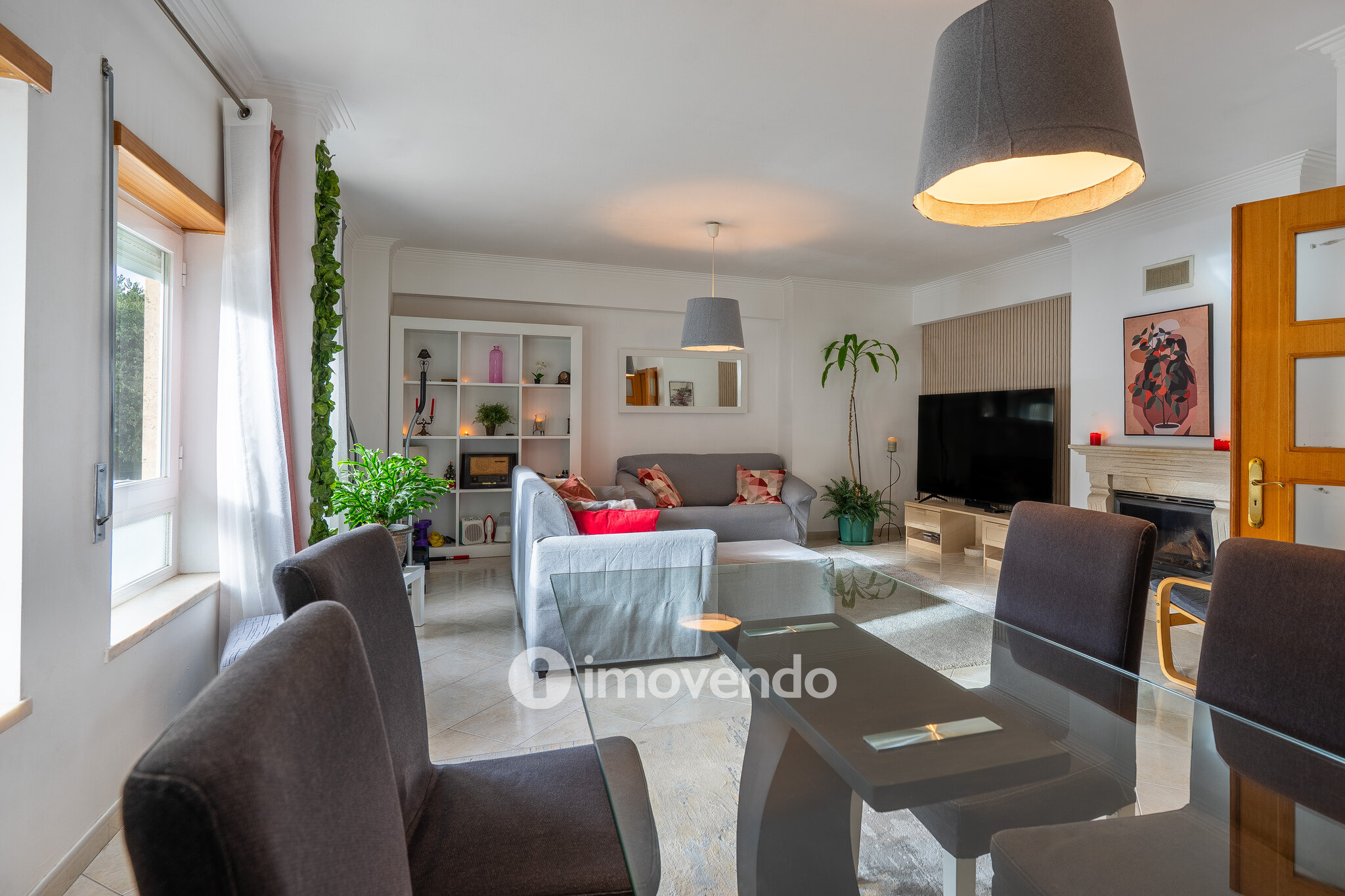 Apartamento T2 com estacionamento e terraço, em Vialonga