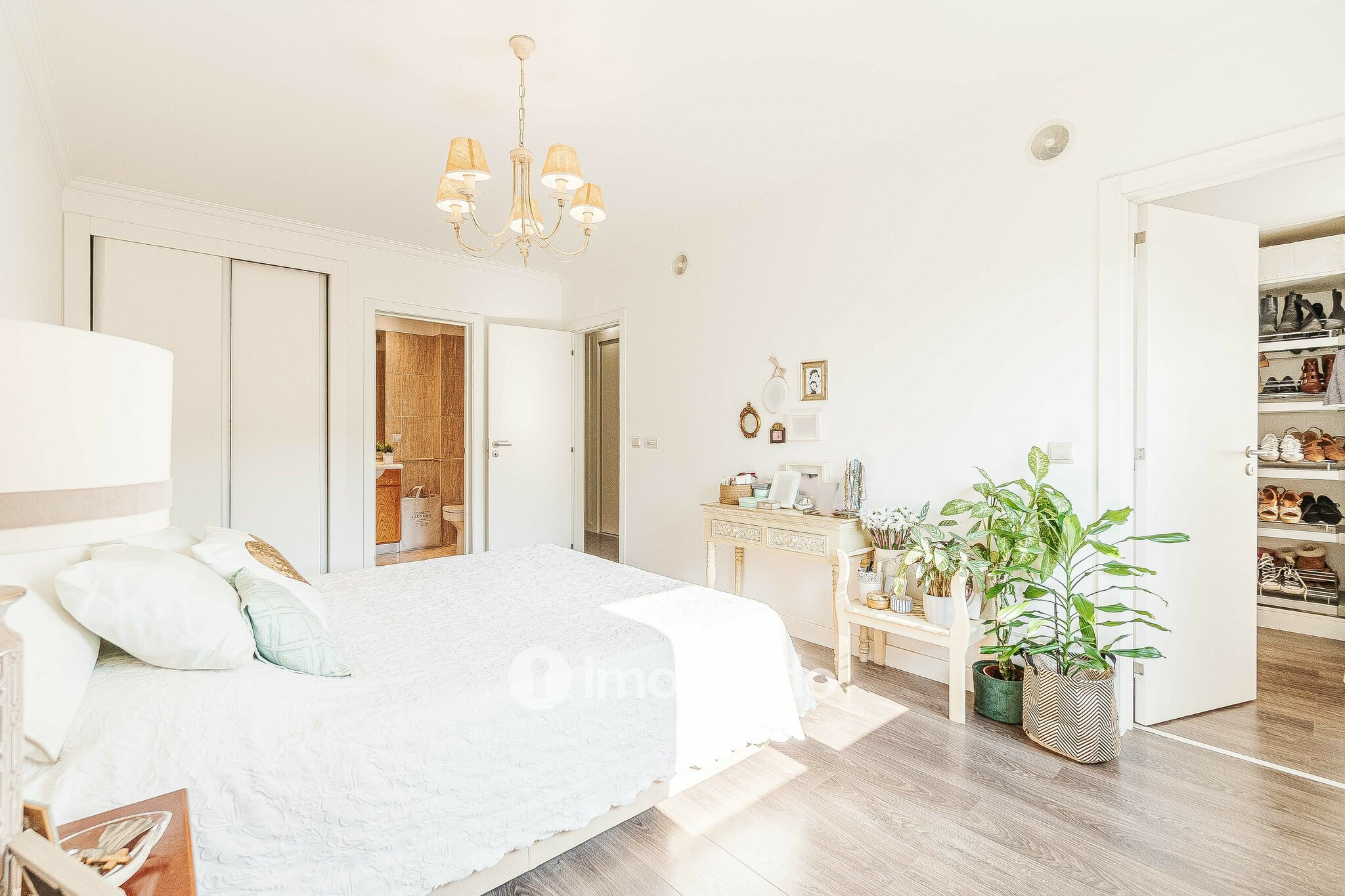 Apartamento T4, com estacionamento e vistas sobre o Tejo, em Sacavém