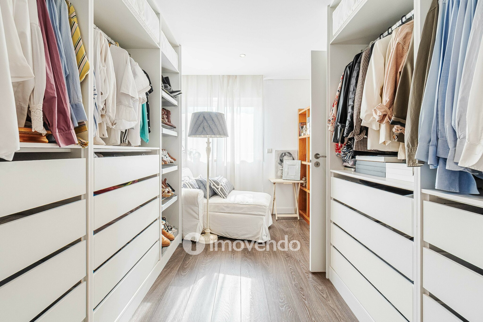 Apartamento T4, com estacionamento e vistas sobre o Tejo, em Sacavém