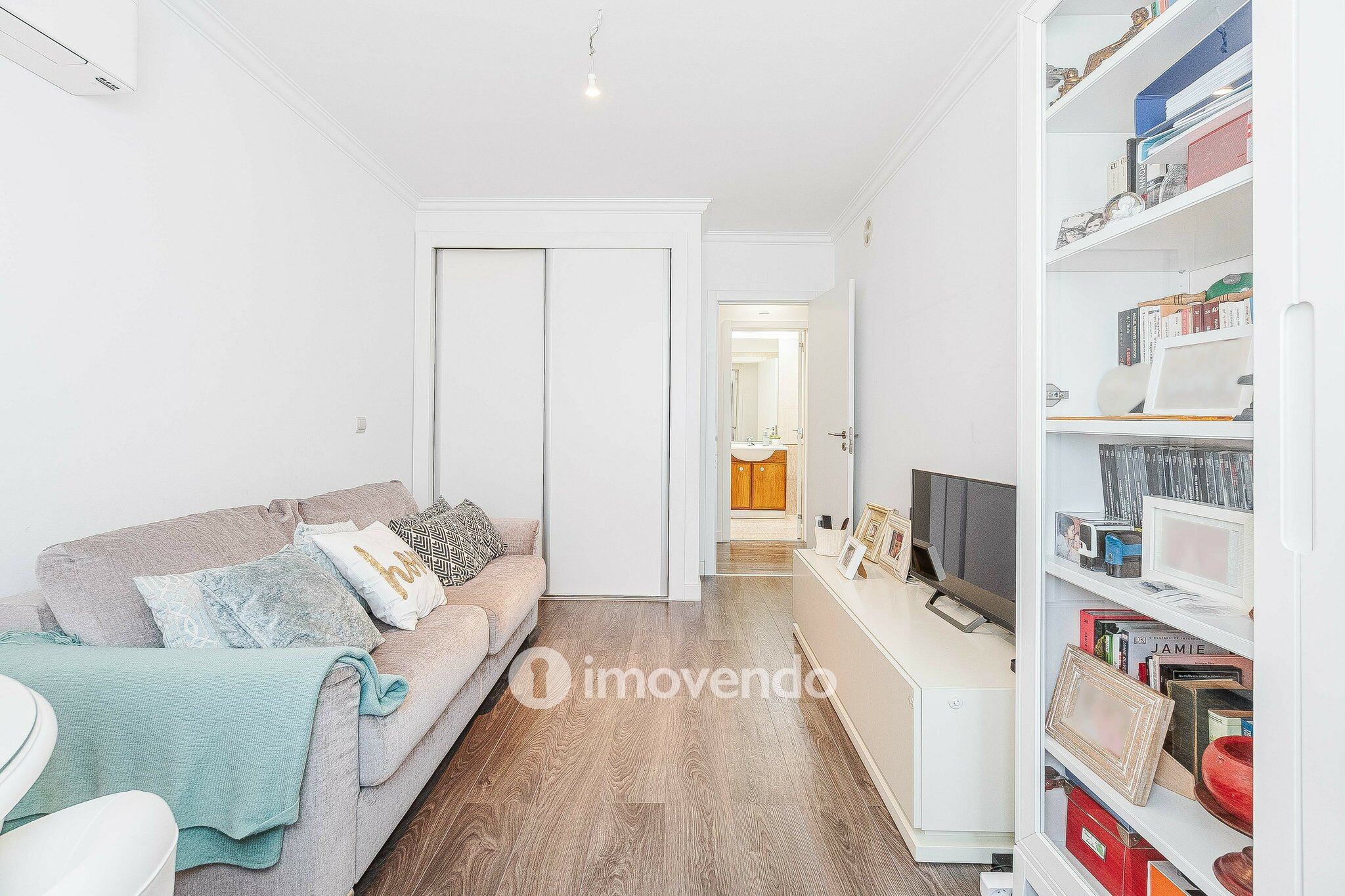 Apartamento T4, com estacionamento e vistas sobre o Tejo, em Sacavém