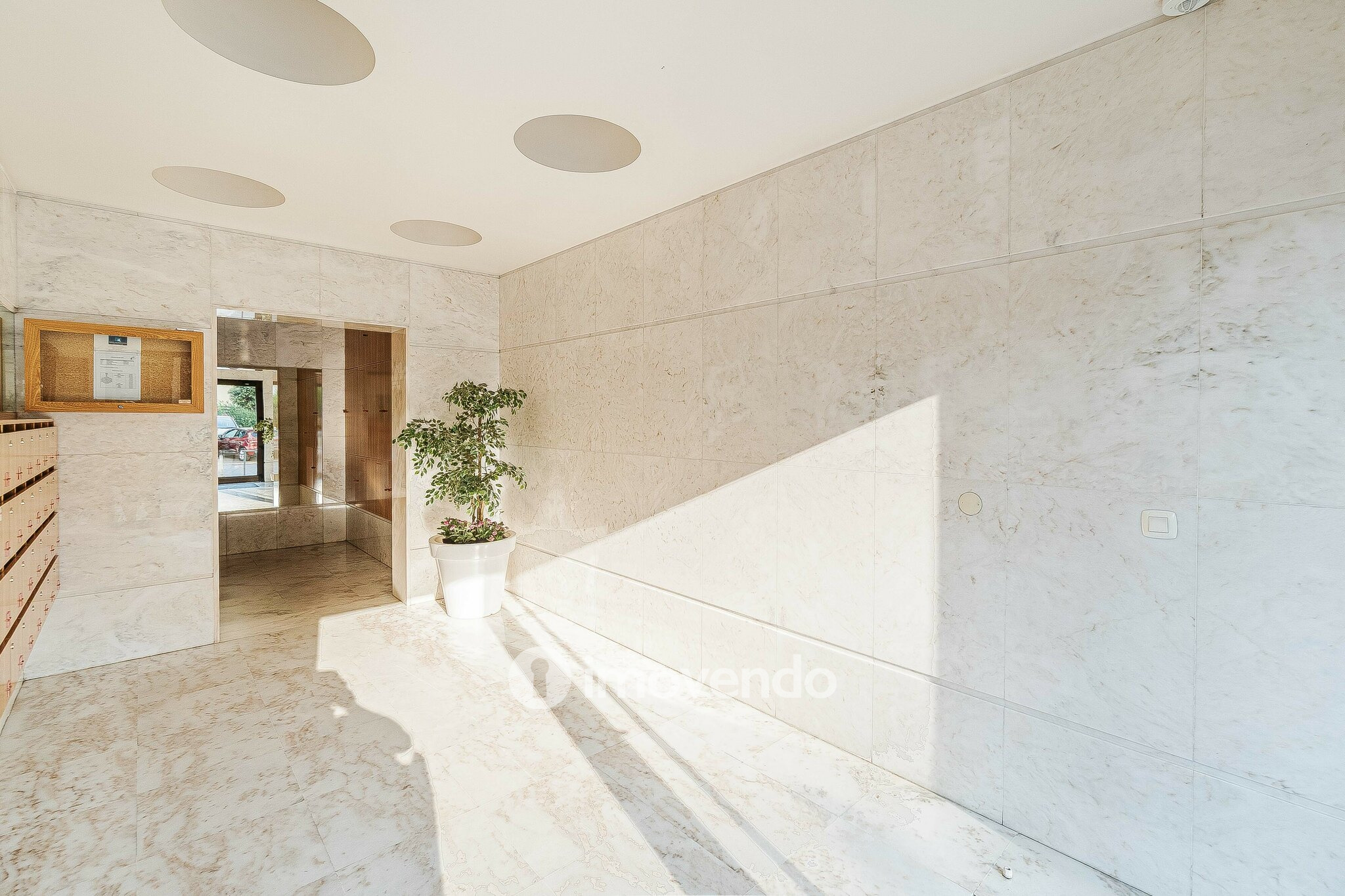 Apartamento T4, com estacionamento e vistas sobre o Tejo, em Sacavém