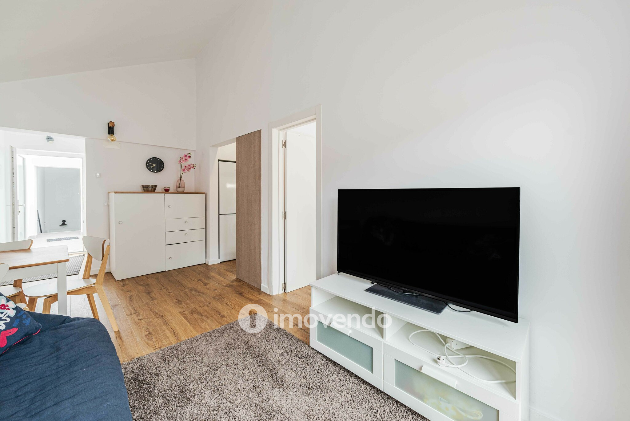 Apartamento T1 com terraço, a 1 km da praia, em Paço de Arcos
