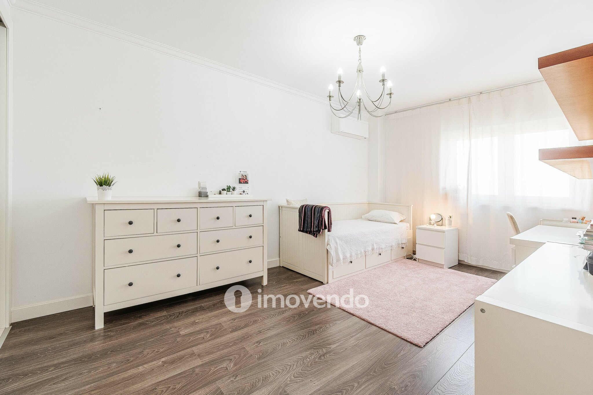 Apartamento T4, com estacionamento e vistas sobre o Tejo, em Sacavém