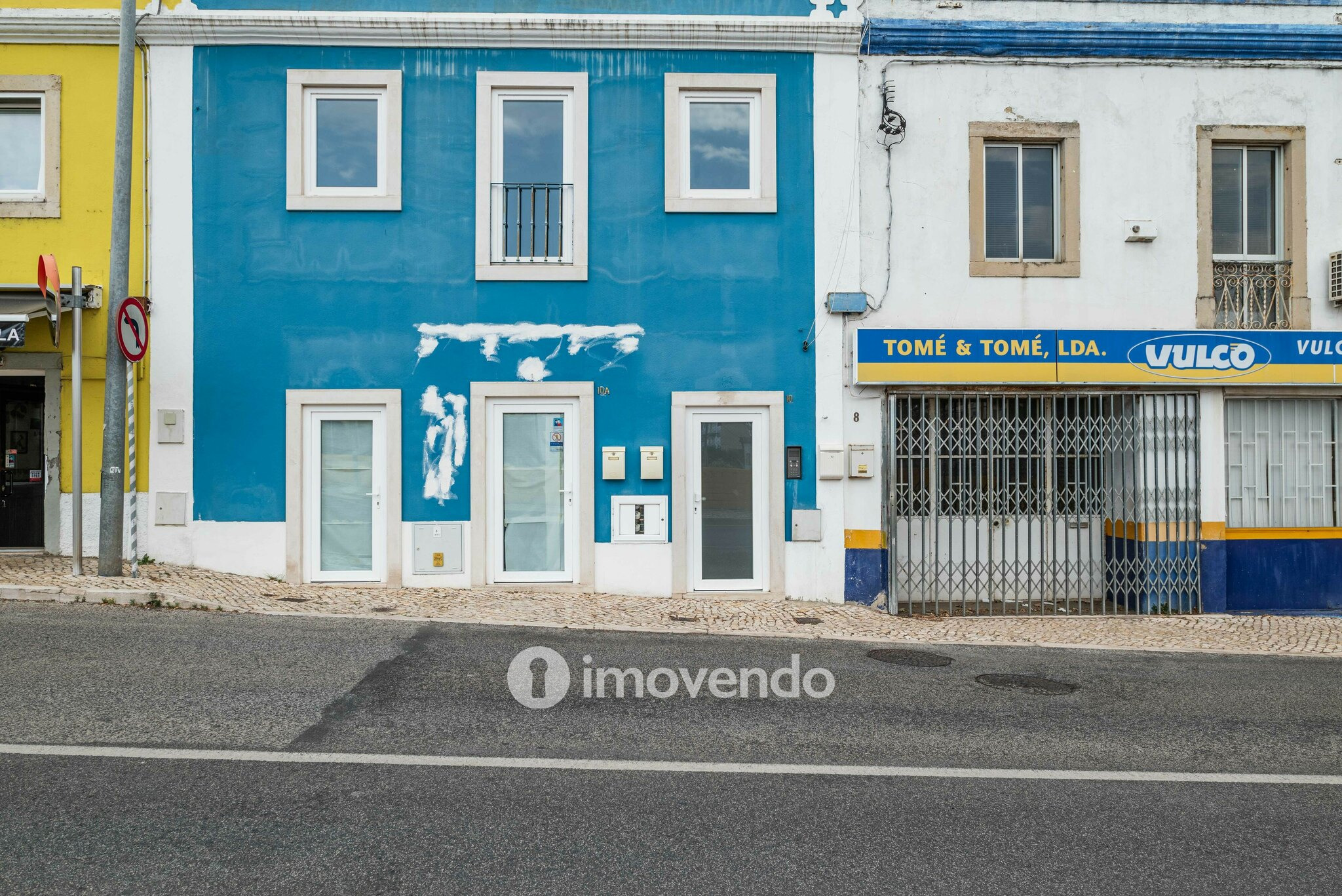 Apartamento T1 com terraço, a 1 km da praia, em Paço de Arcos