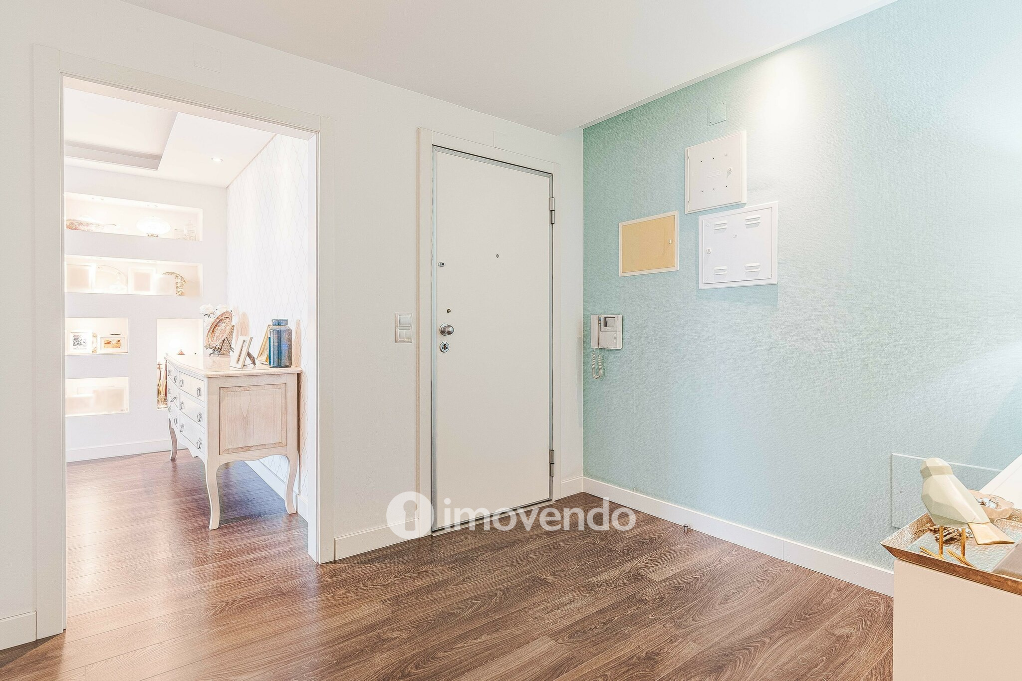 Apartamento T4, com estacionamento e vistas sobre o Tejo, em Sacavém