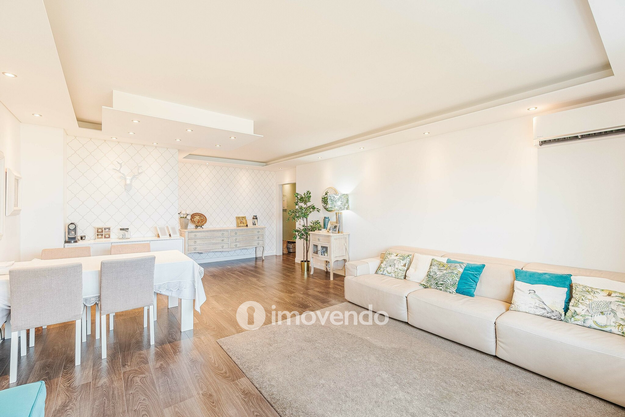 Apartamento T4, com estacionamento e vistas sobre o Tejo, em Sacavém