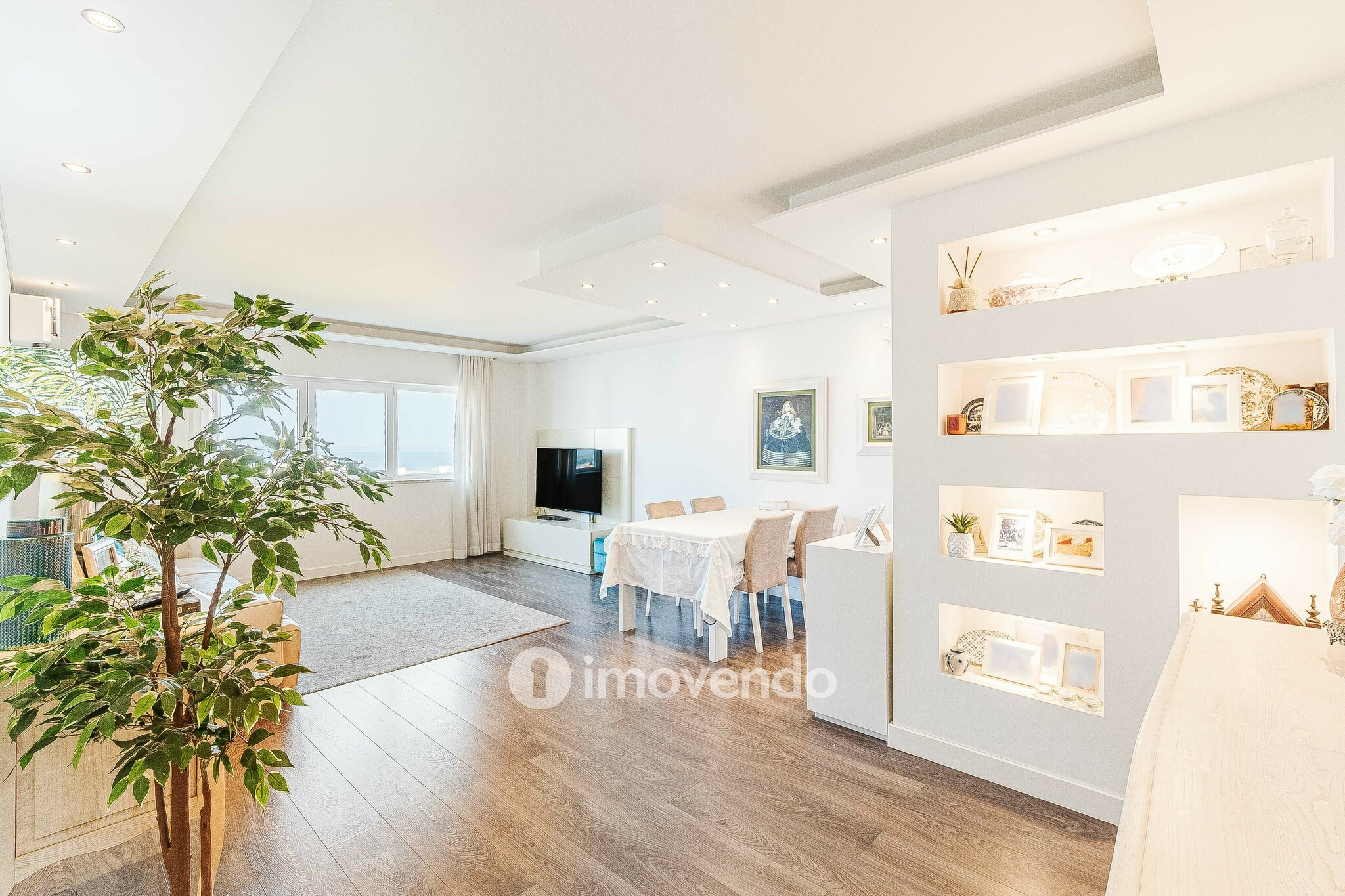 Apartamento T4, com estacionamento e vistas sobre o Tejo, em Sacavém