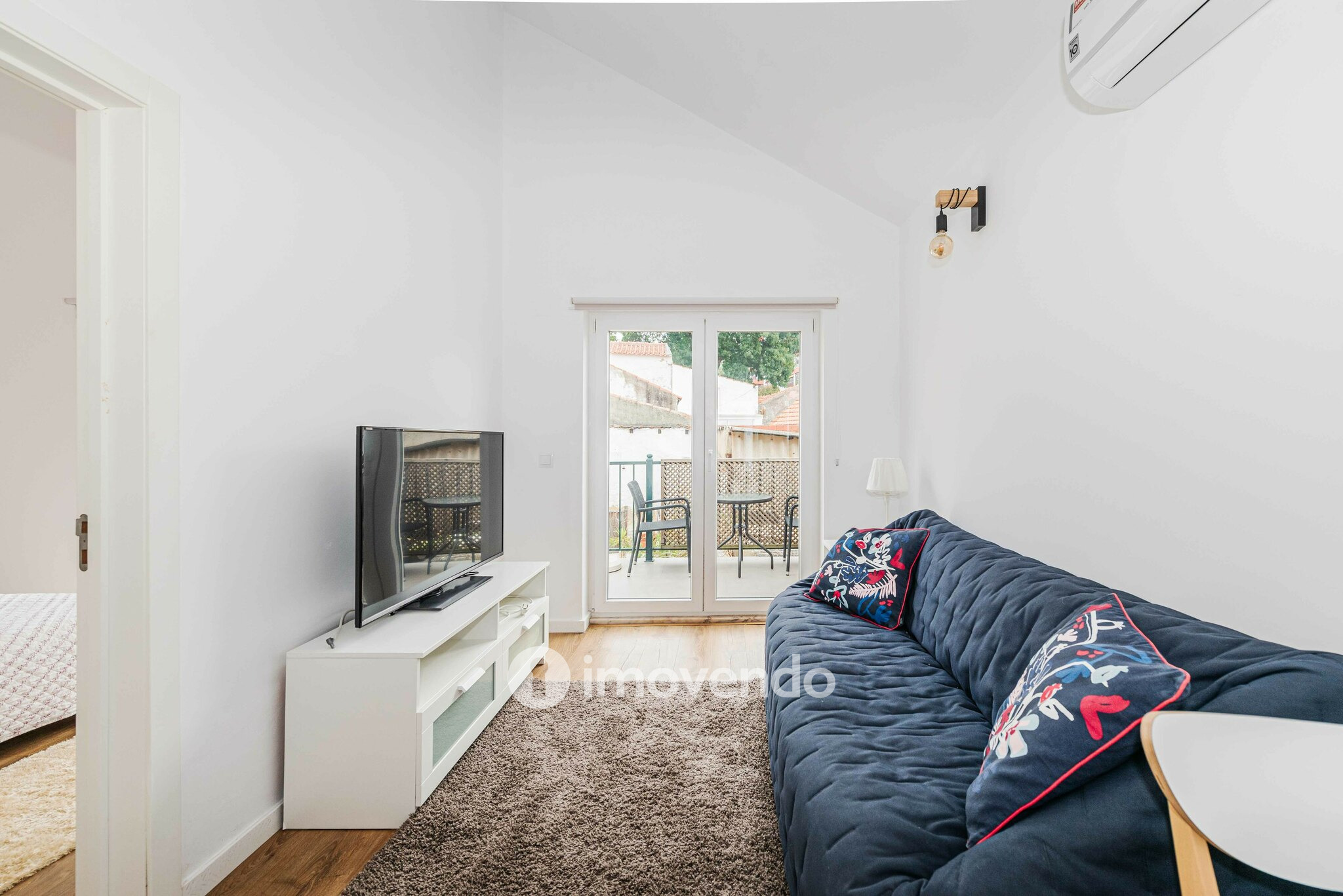 Apartamento T1 com terraço, a 1 km da praia, em Paço de Arcos