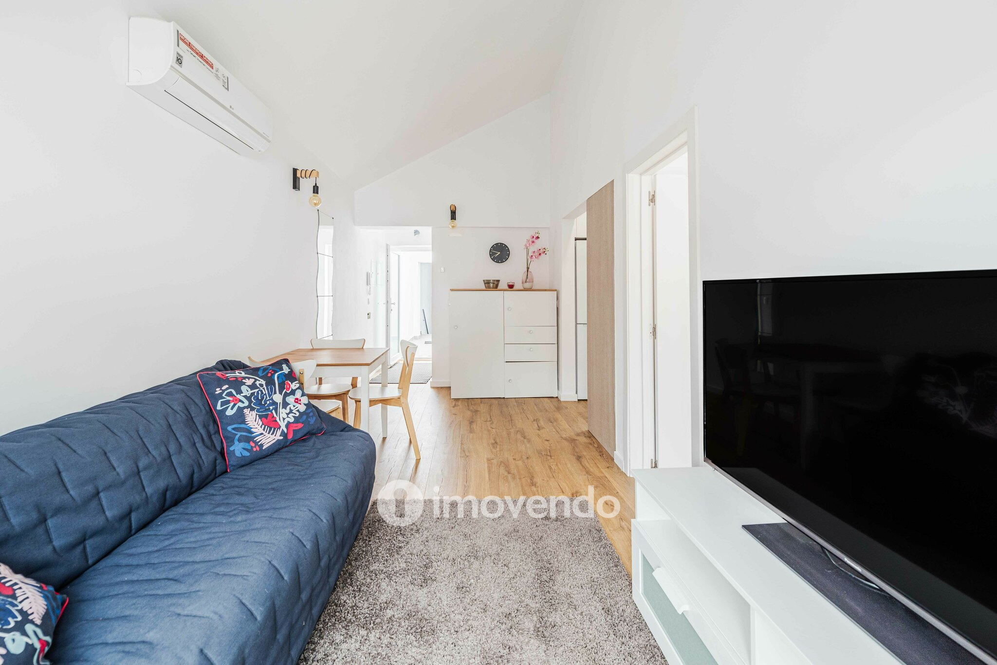 Apartamento T1 com terraço, a 1 km da praia, em Paço de Arcos