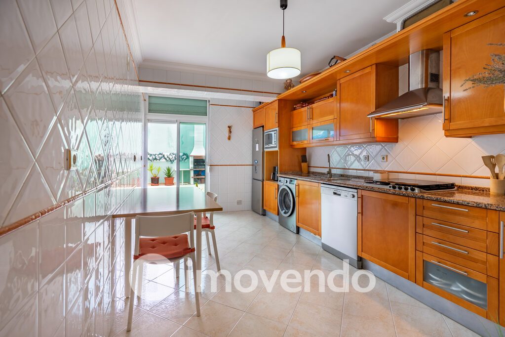Apartamento T2 em Vialonga, Vialonga com 112 m<sup>2</sup> por 395.000