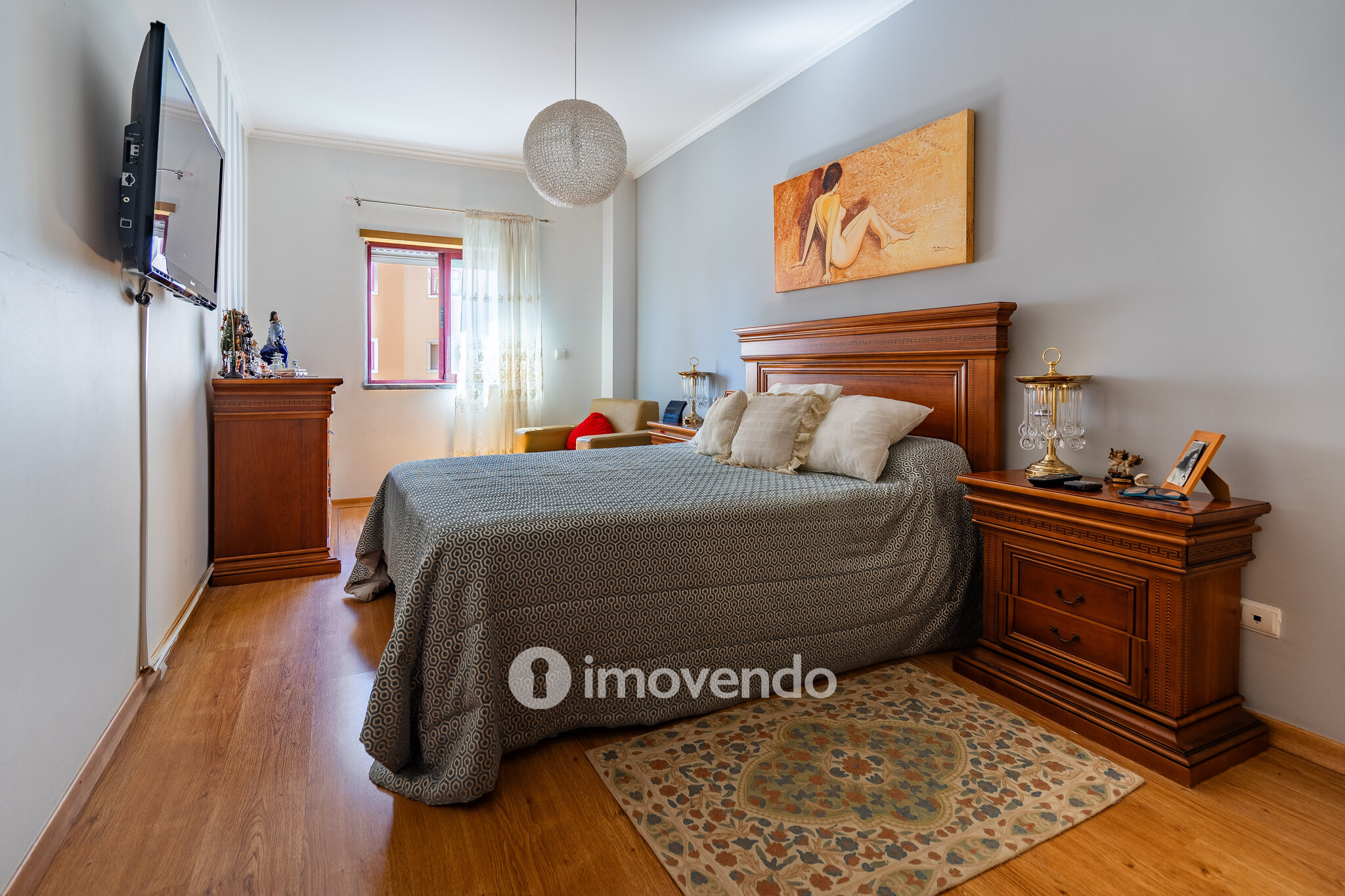 Apartamento T3 com áreas amplas, varandas e arrecadação, em Alverca