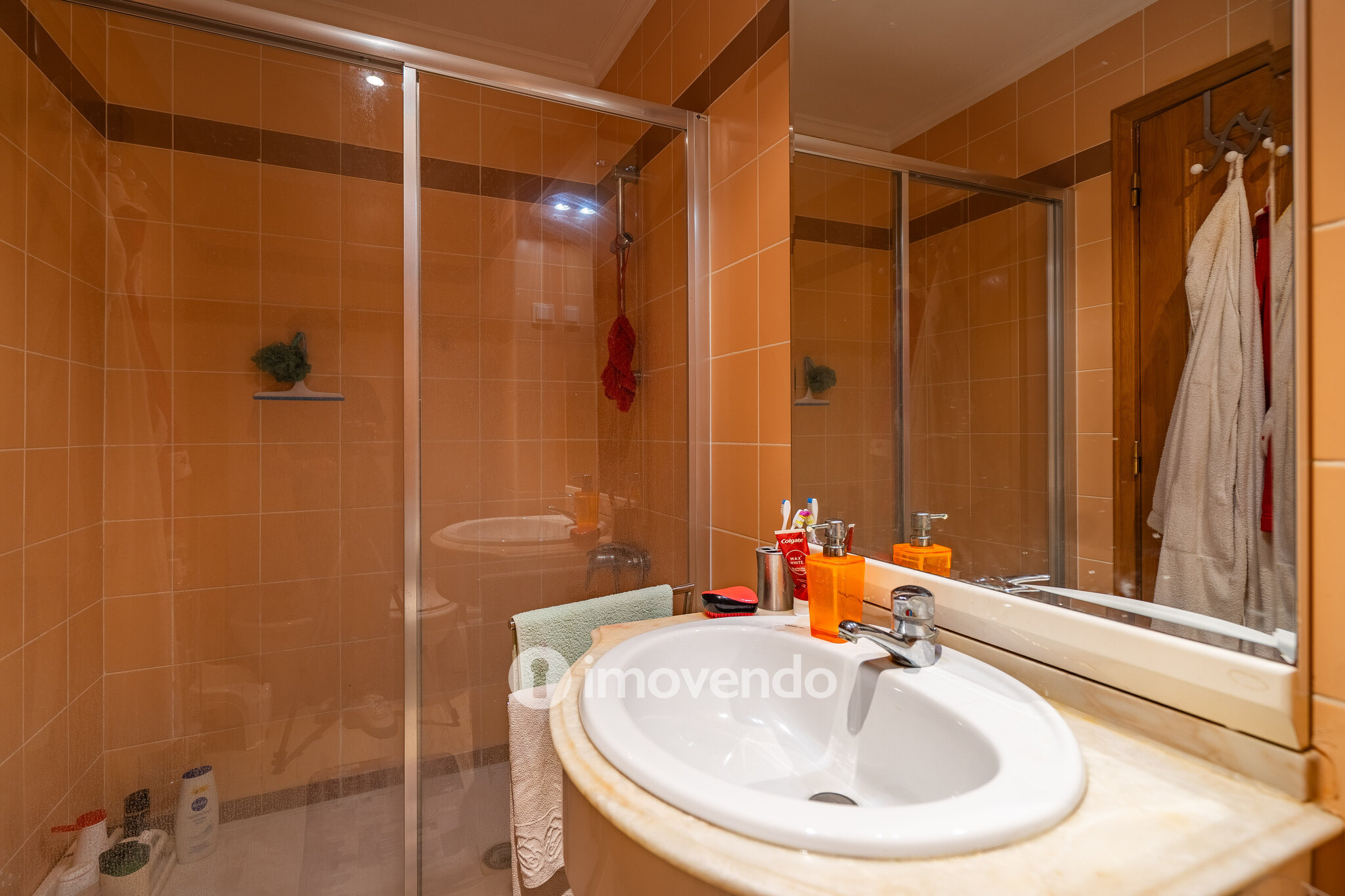 Apartamento T3 com áreas amplas, varandas e arrecadação, em Alverca