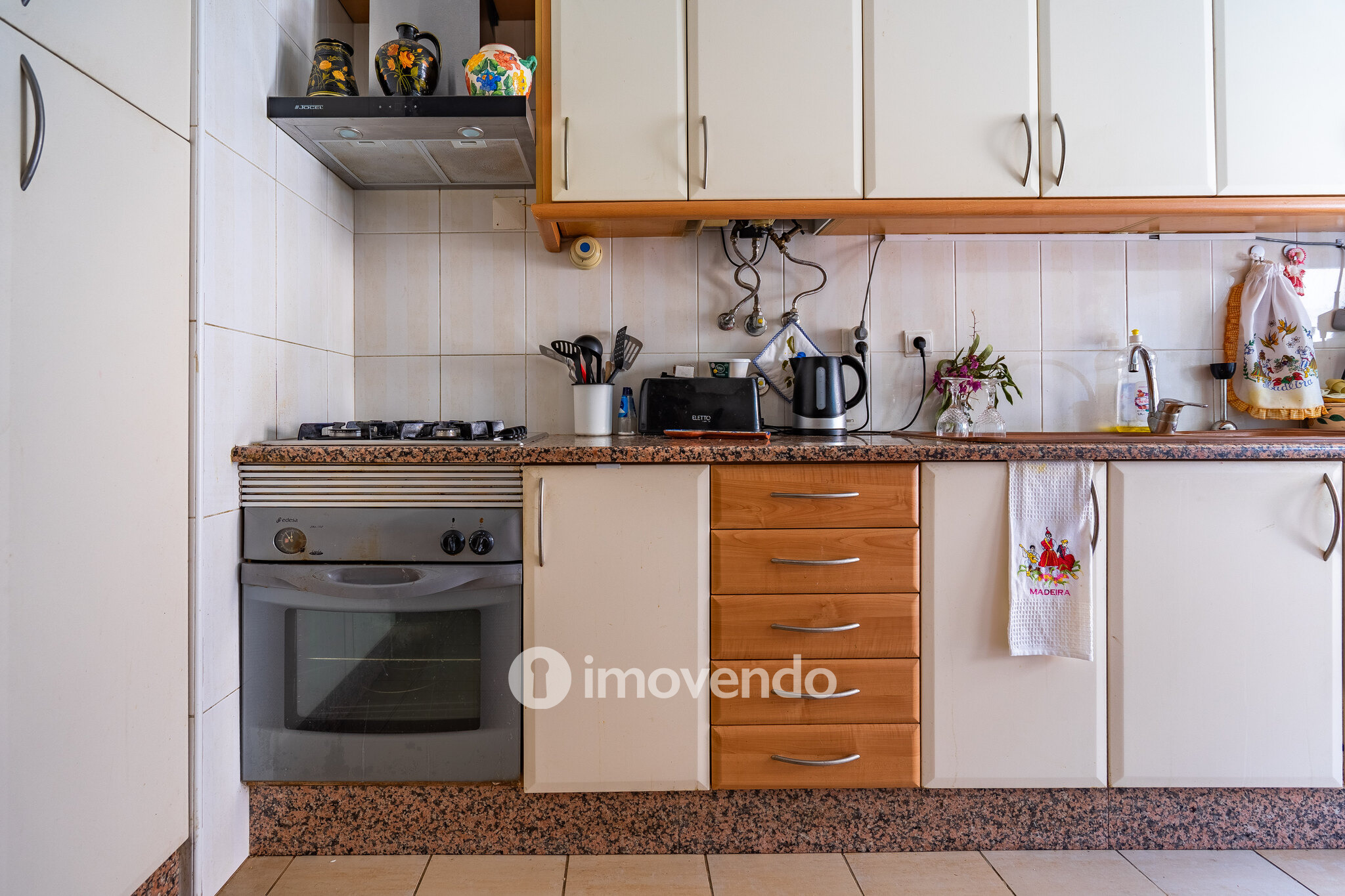 Apartamento T3 com áreas amplas, varandas e arrecadação, em Alverca