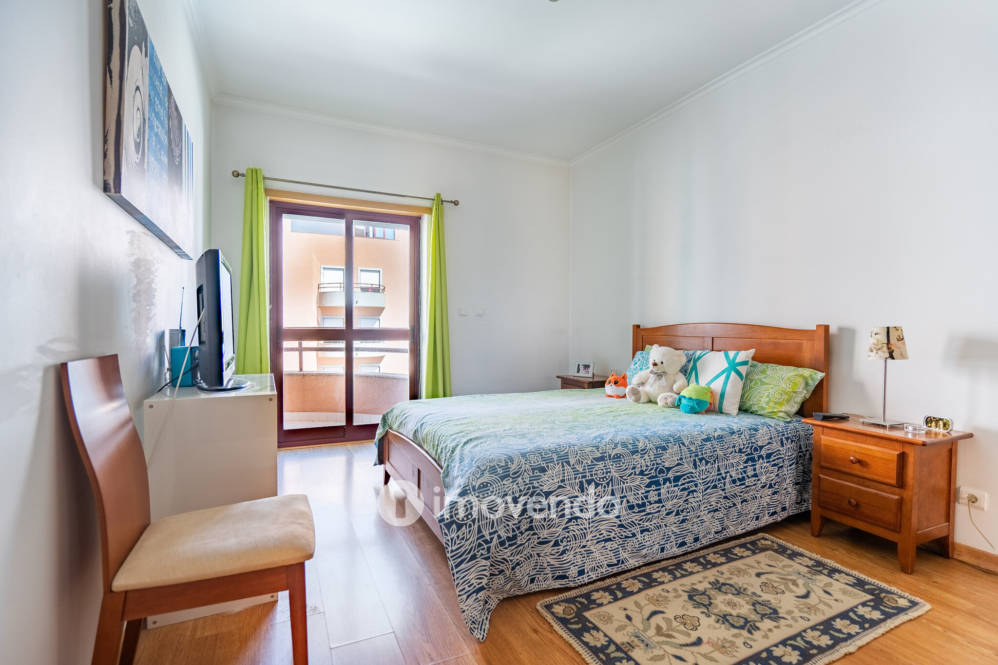 Apartamento T3 com áreas amplas, varandas e arrecadação, em Alverca
