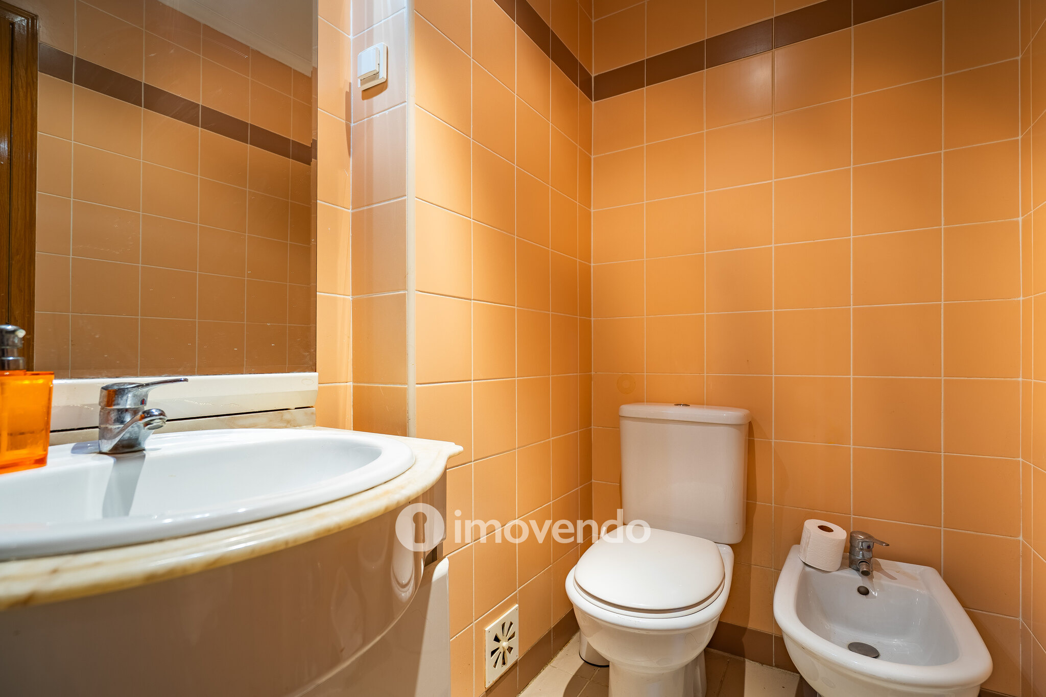 Apartamento T3 com áreas amplas, varandas e arrecadação, em Alverca